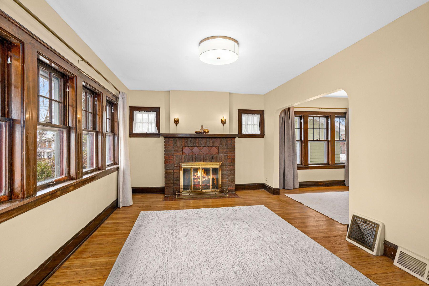 821 N 19th Ave E, Duluth, MN 55812