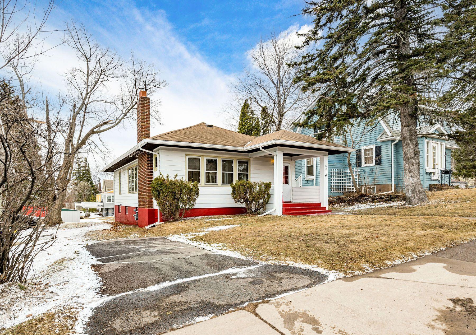 821 N 19th Ave E, Duluth, MN 55812