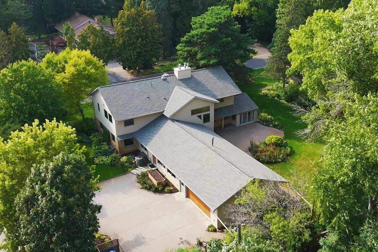14 Mid Oaks Rd, Roseville, MN 55113