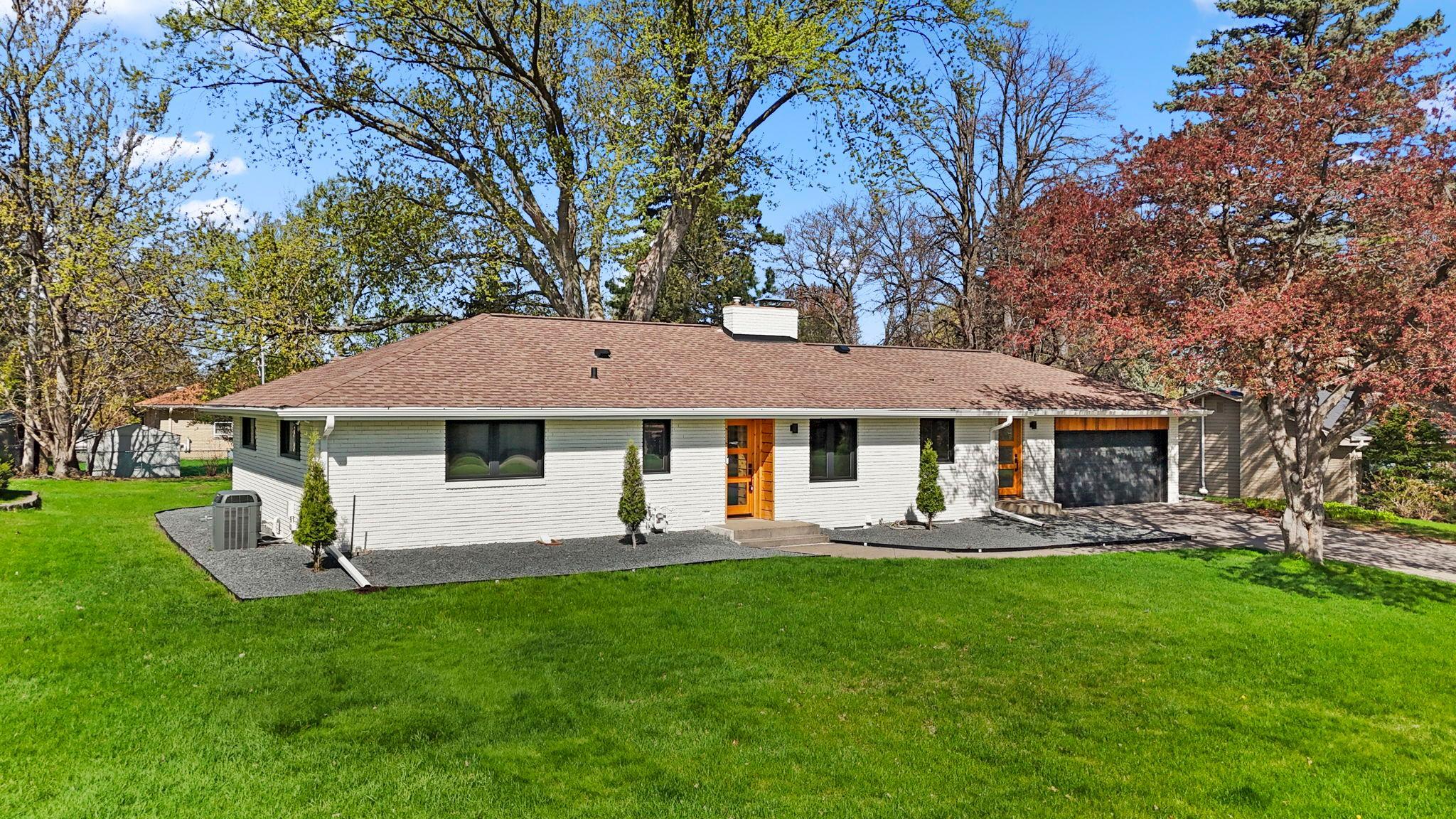 2445 Holton St, Roseville, MN 55113