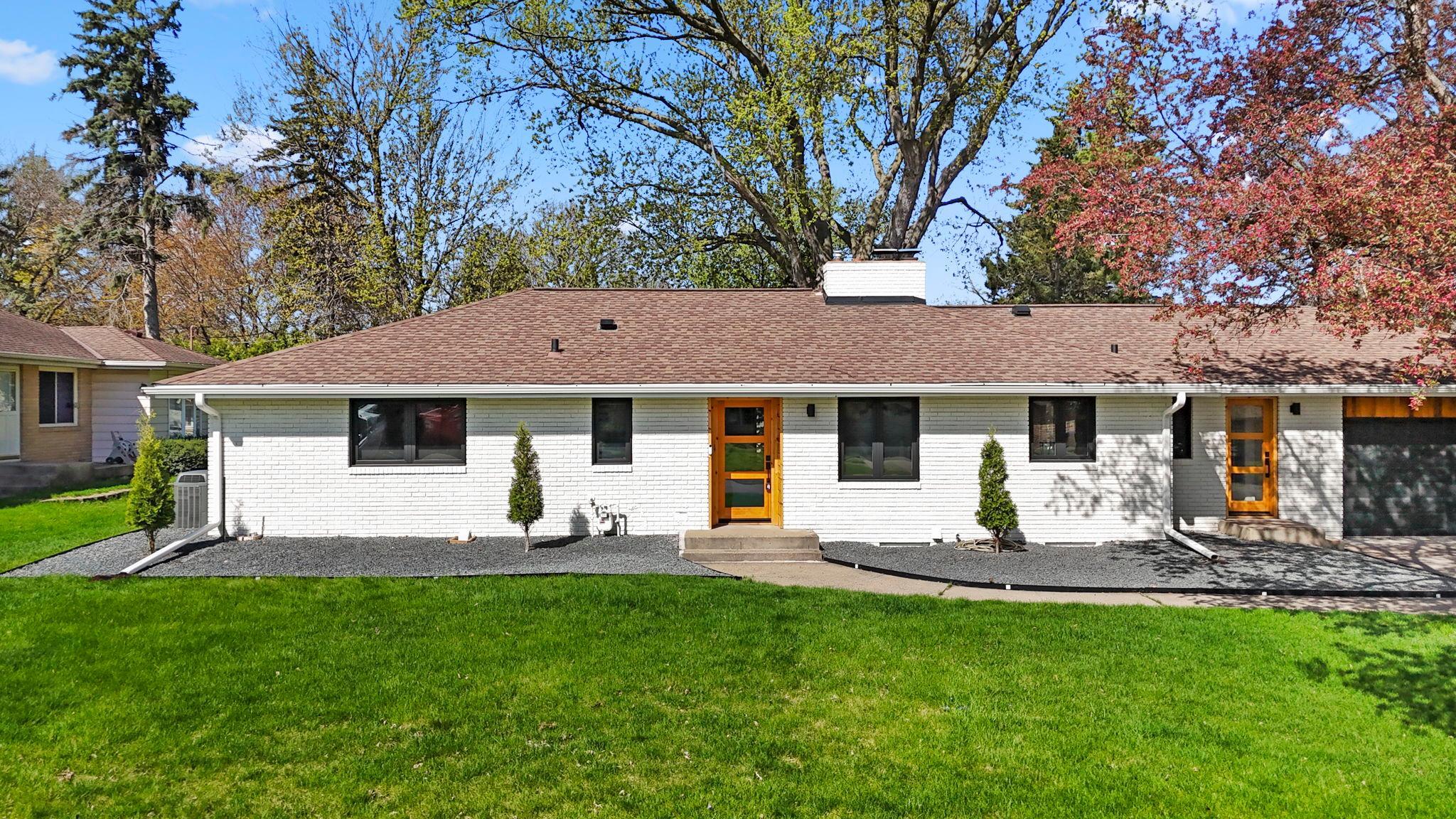 2445 Holton St, Roseville, MN 55113