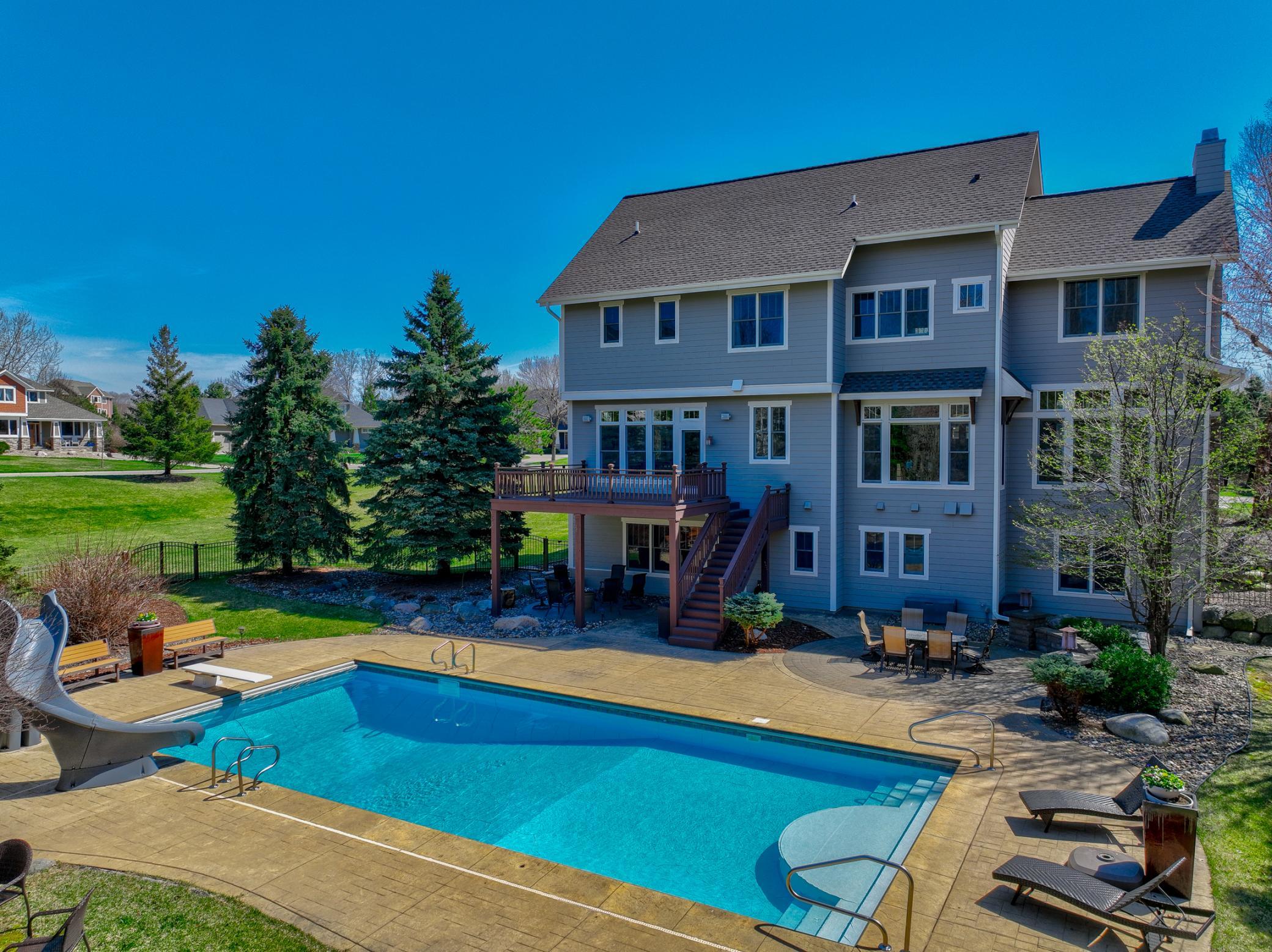2637 Cottage Grove Pl, Woodbury, MN 55129