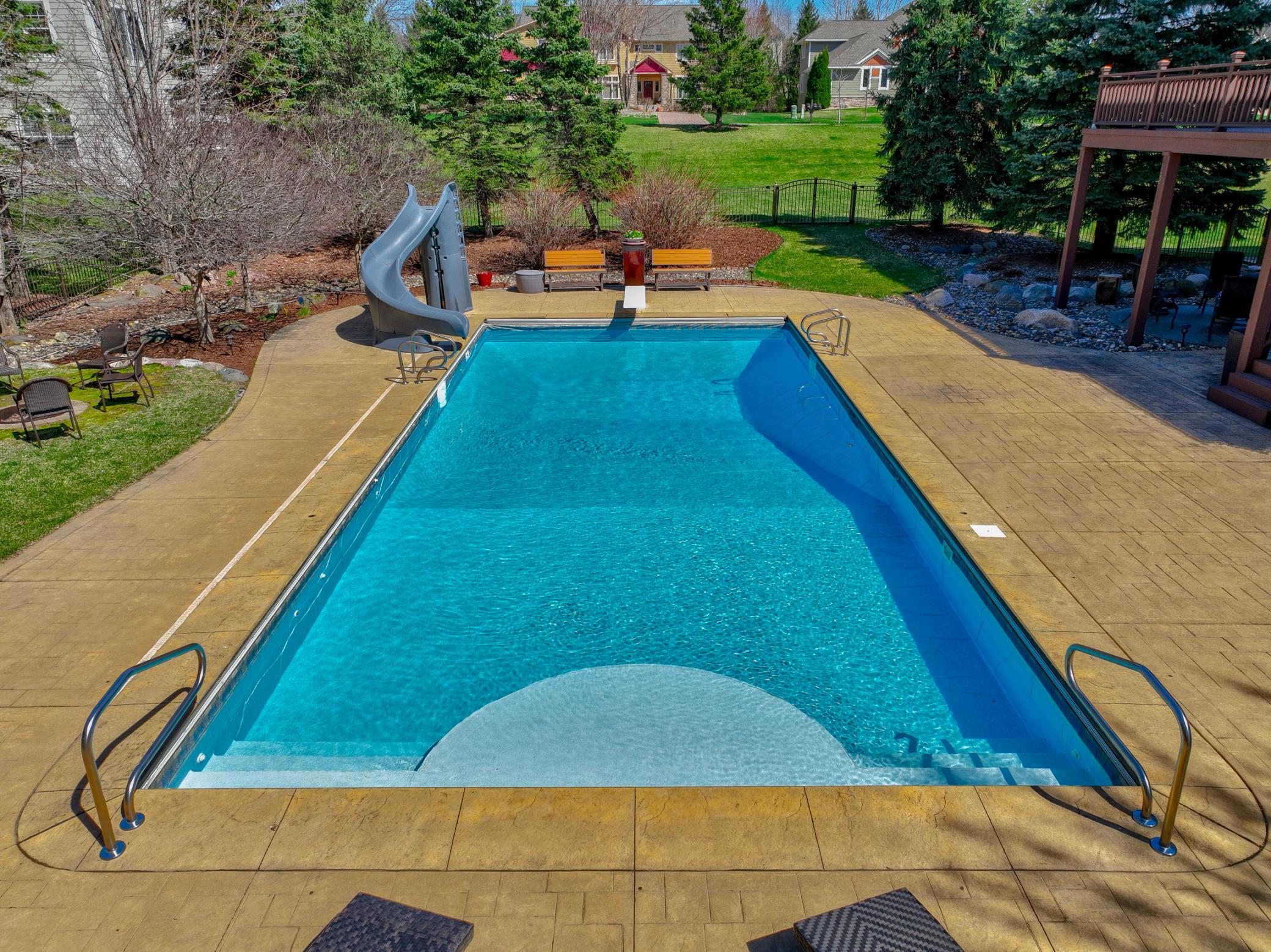 2637 Cottage Grove Pl, Woodbury, MN 55129