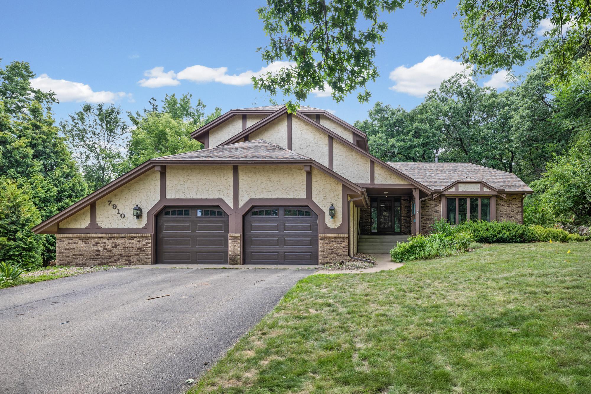 7910 Lower 139th Ct, Apple Valley, MN 55124