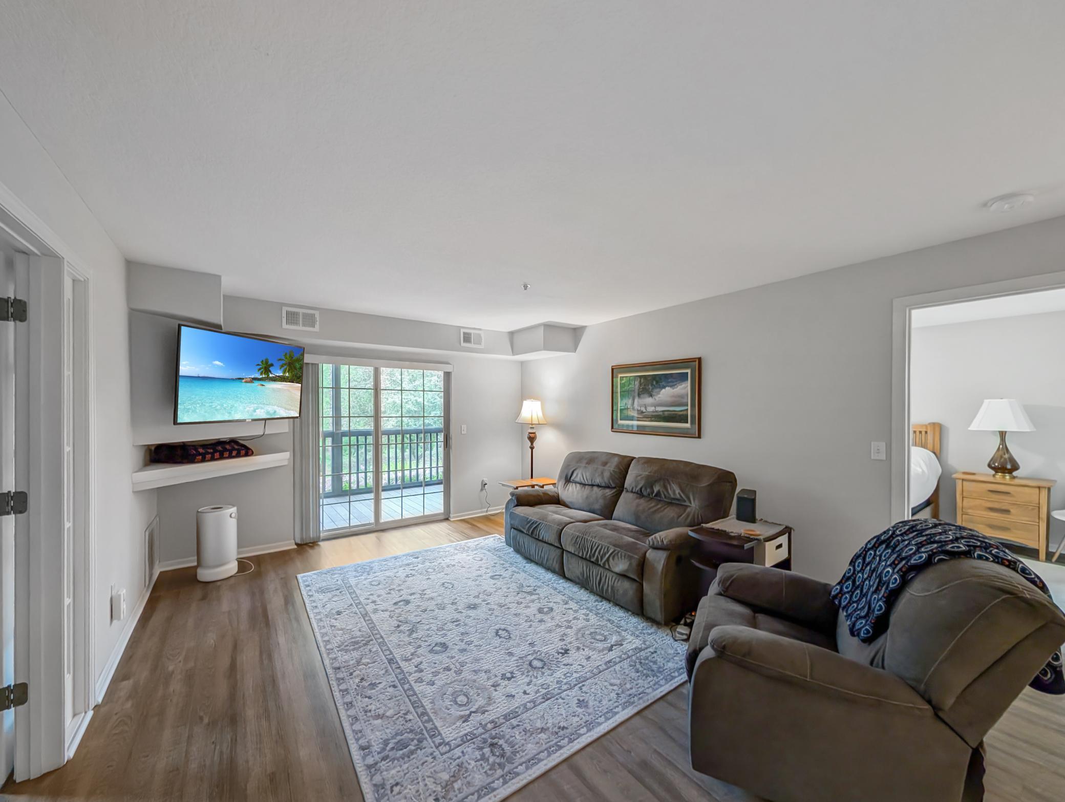 1350 Douglas Dr N #110, Golden Valley, MN 55422