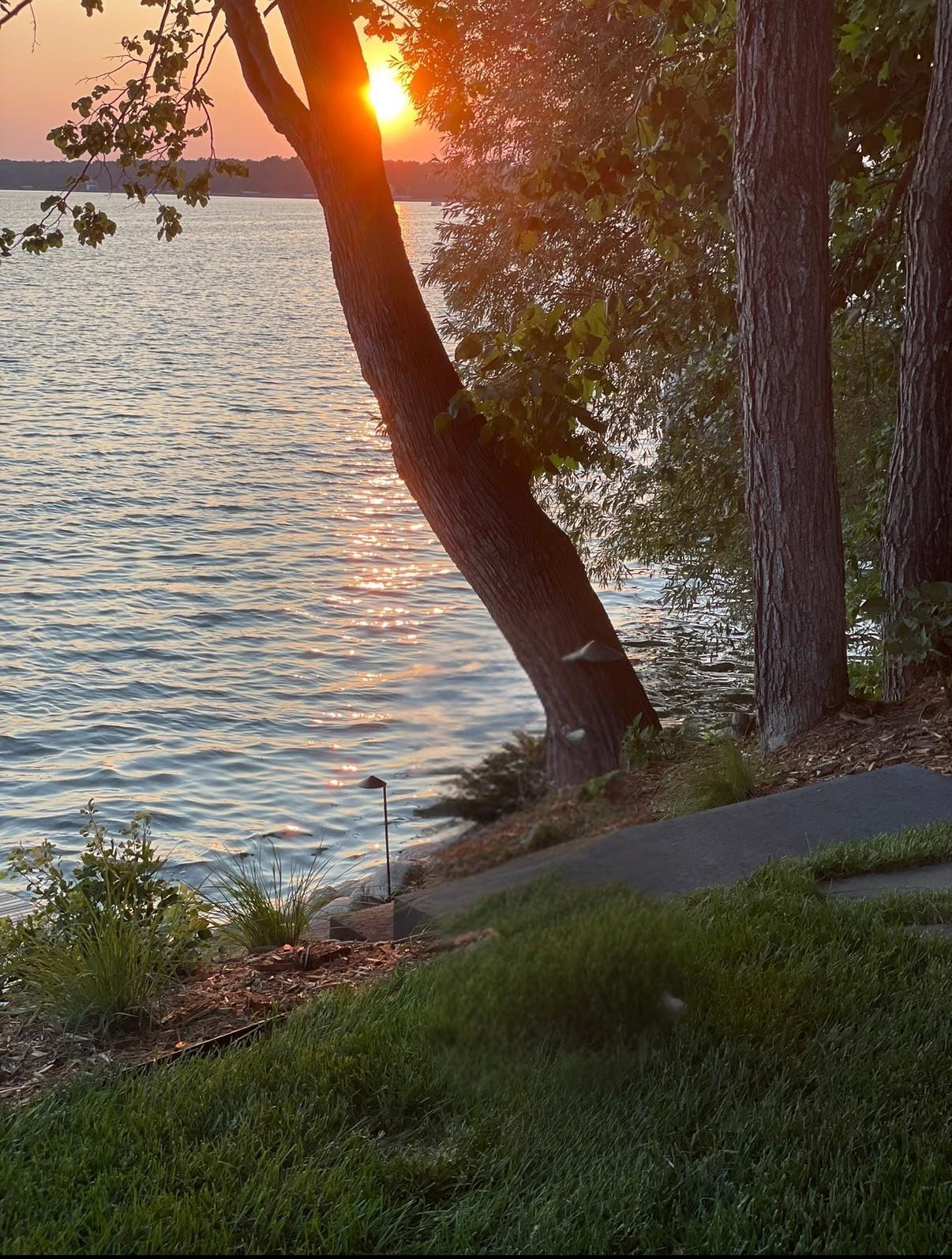1324 E Shore Dr, Detroit Lakes, MN 56501