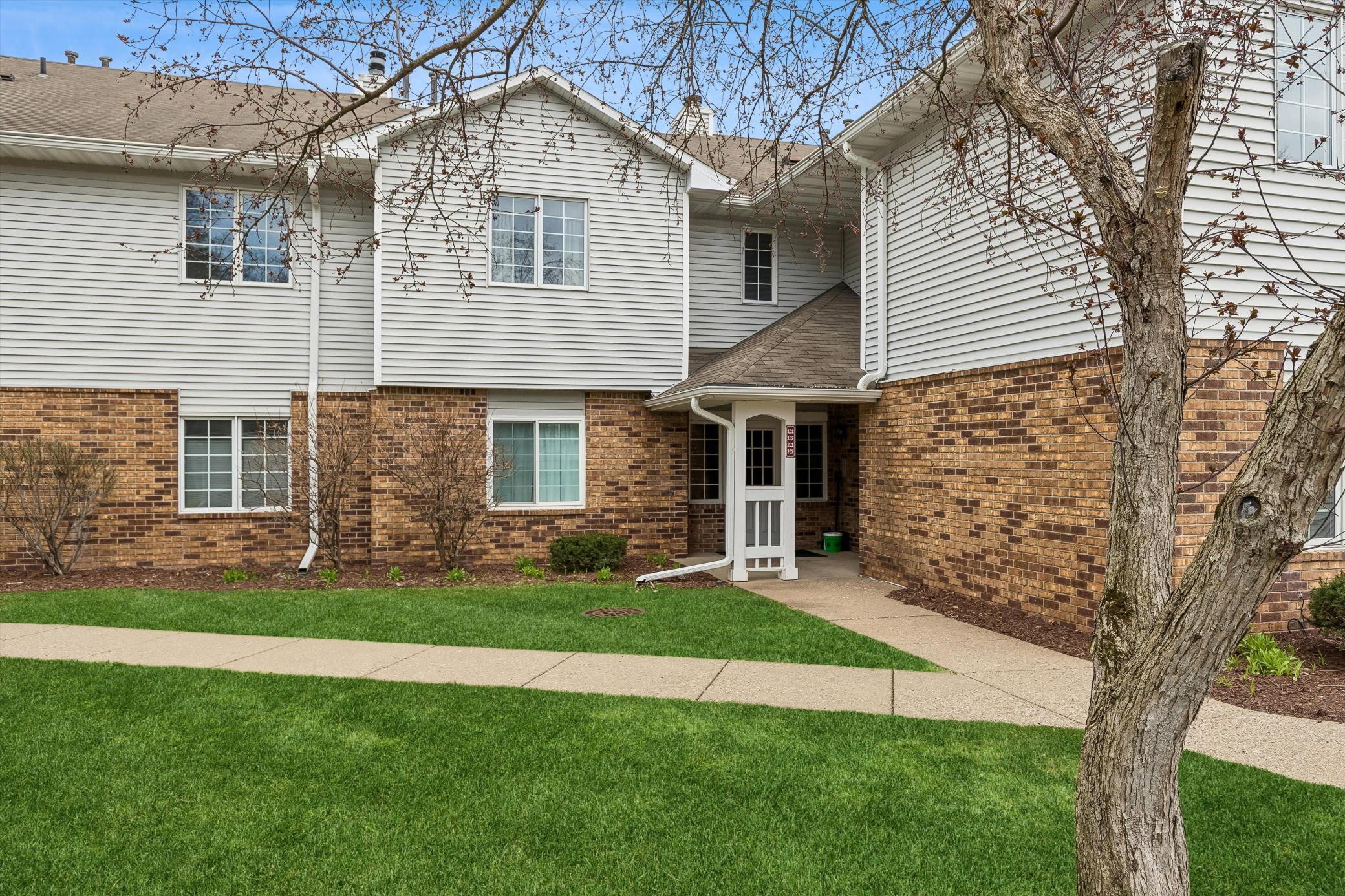 3557 Blue Jay Way #202, Eagan, MN 55123