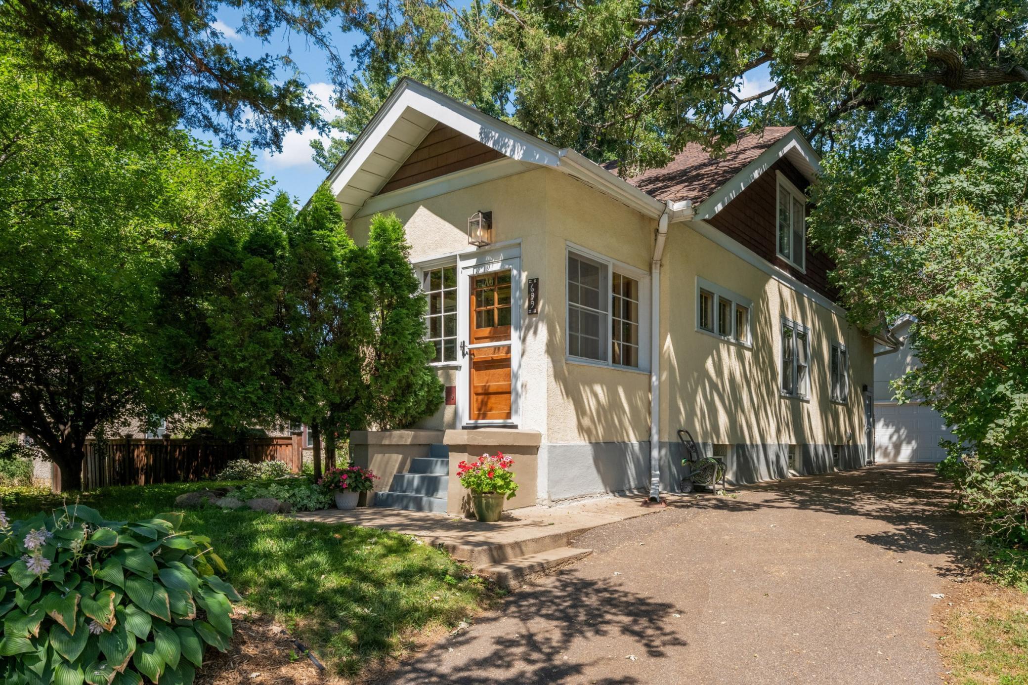 699 Wheelock Pw W, Saint Paul, MN 55117
