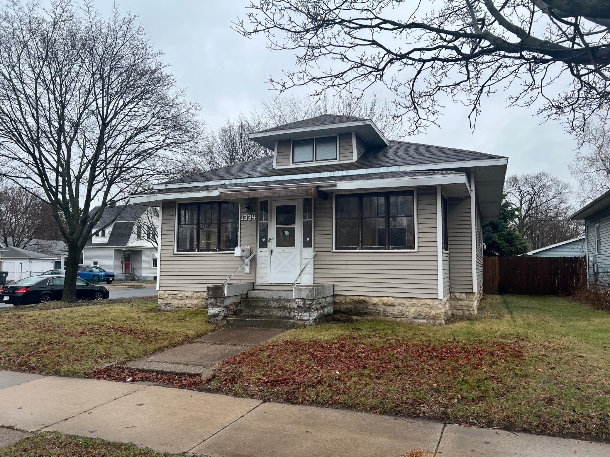 1334 Jackson St, La Crosse, WI 54601