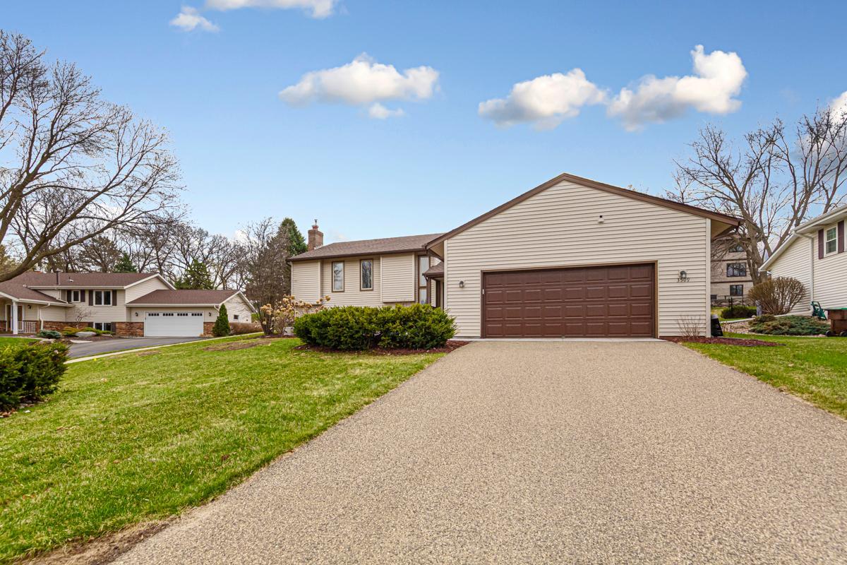 3509 W 99th St, Bloomington, MN 55431