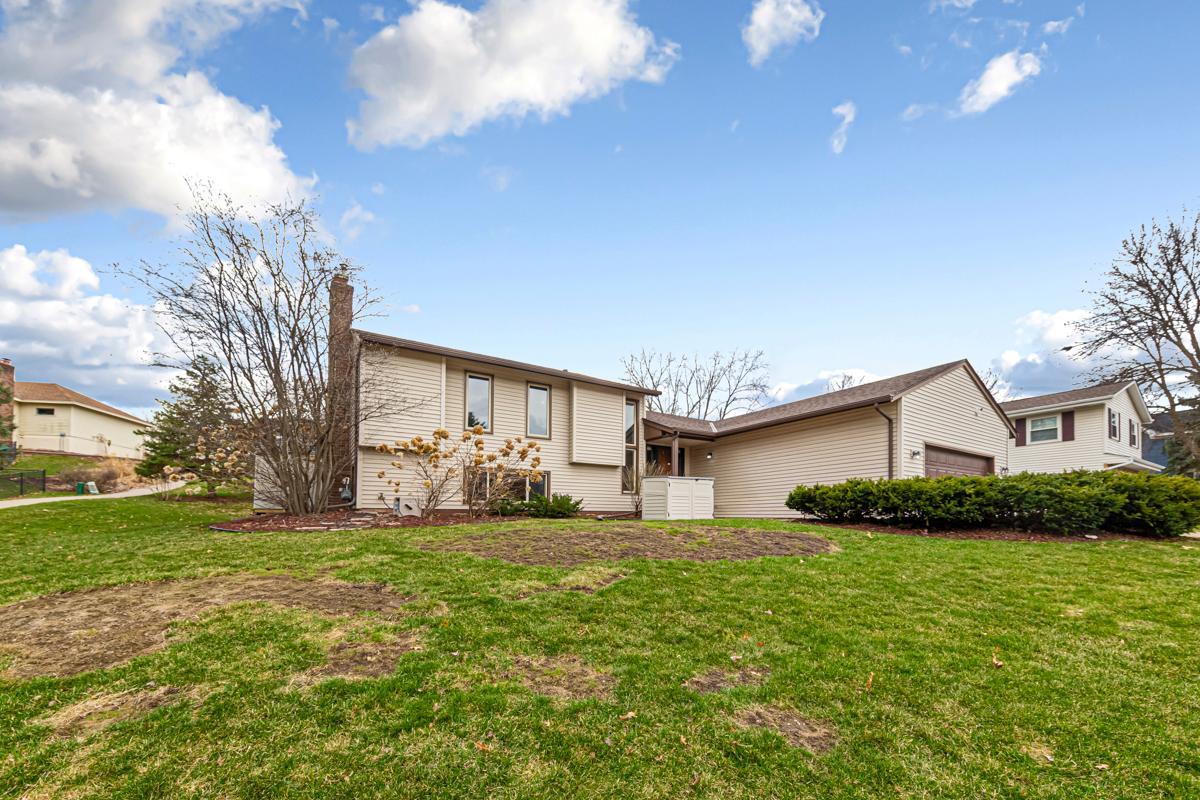 3509 W 99th St, Bloomington, MN 55431