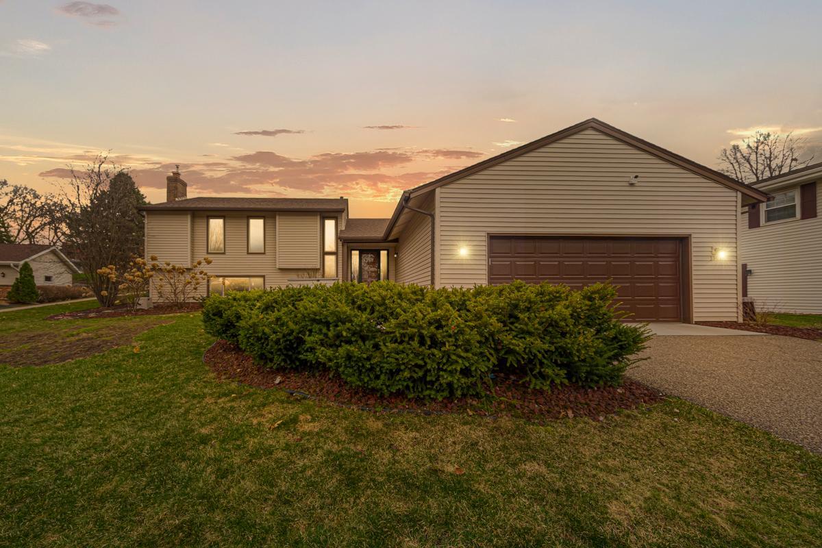 3509 W 99th St, Bloomington, MN 55431