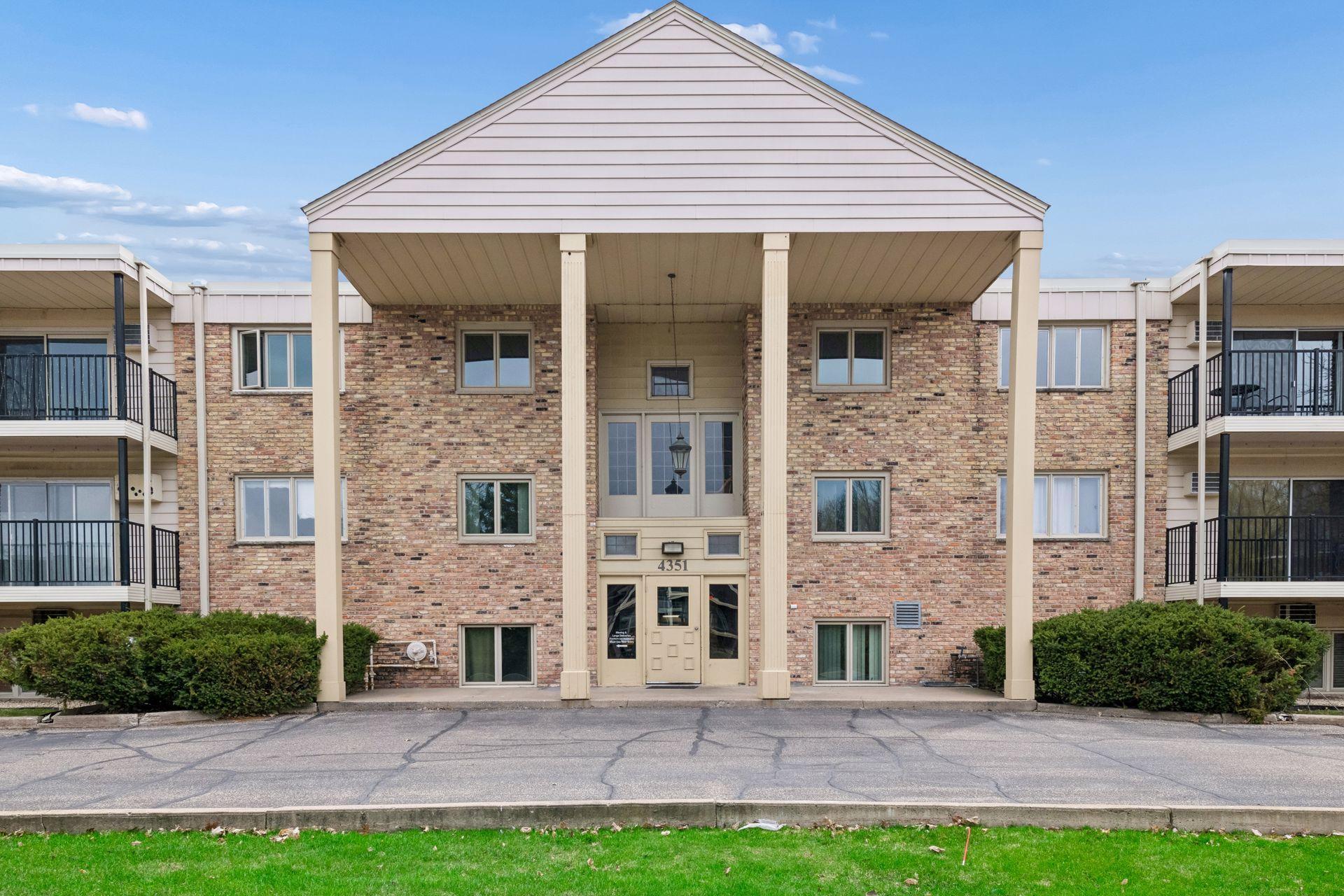 4351 Parklawn Ave #205E, Edina, MN 55435