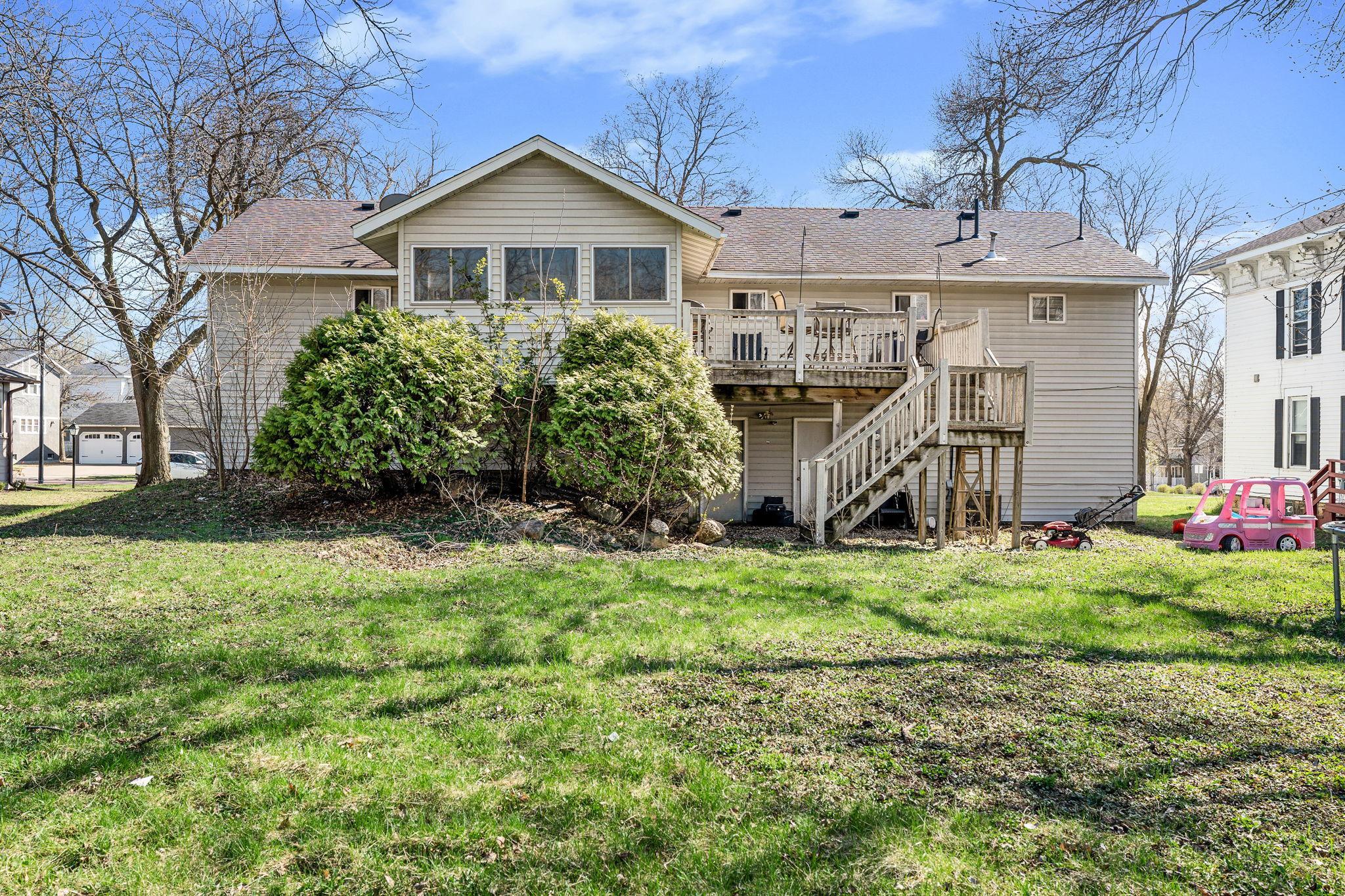 114 6th Ave NW, Waseca, MN 56093