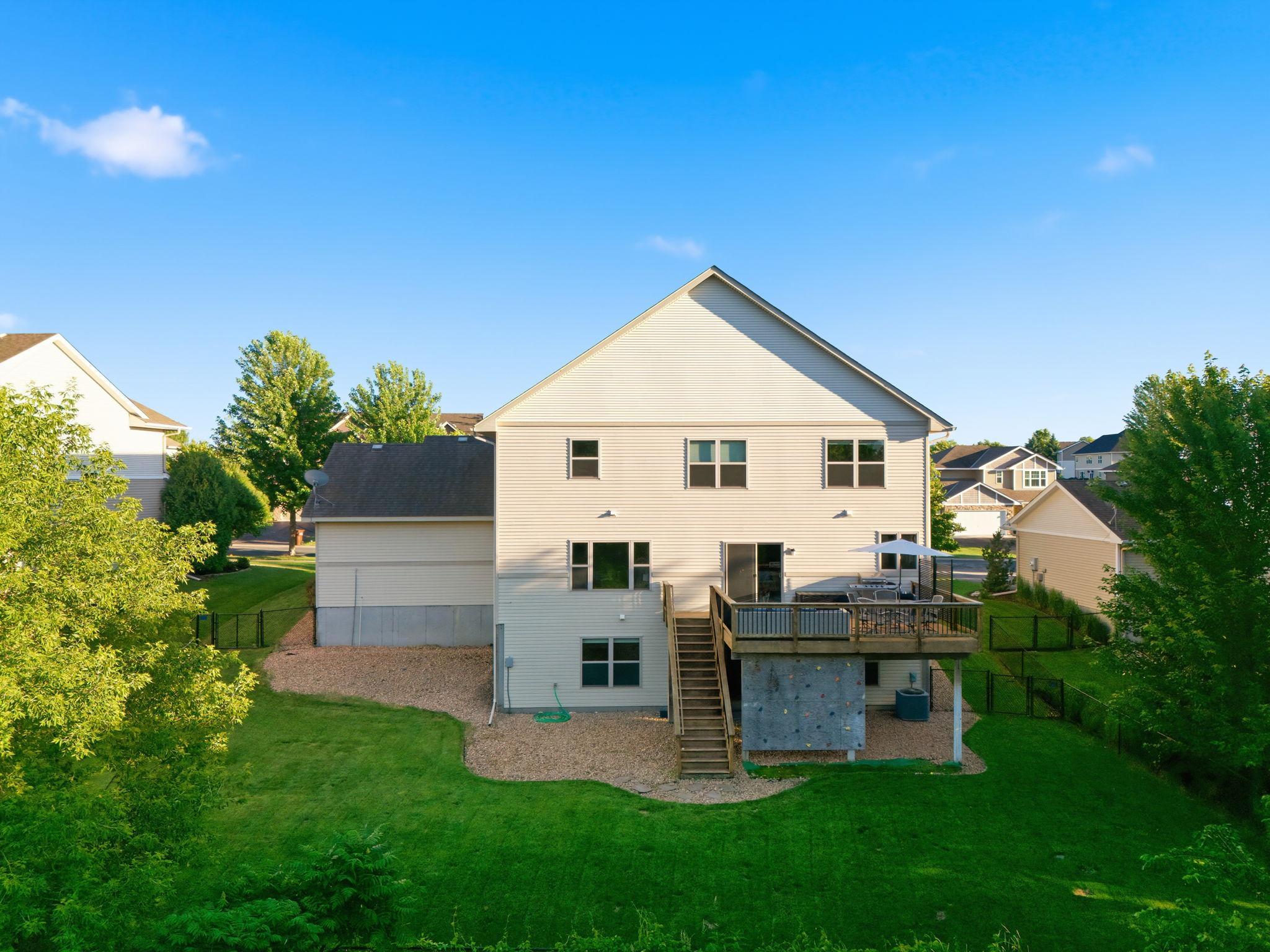 2580 Acorn Rn, Victoria, MN 55386