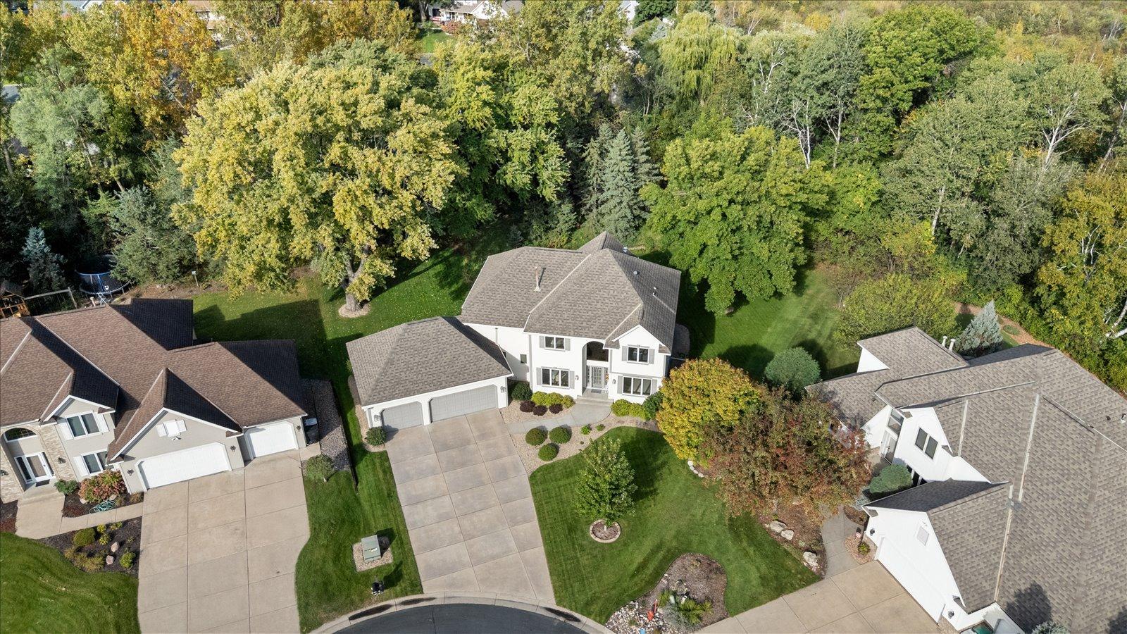 5605 Saint Albans Cir, Shoreview, MN 55126