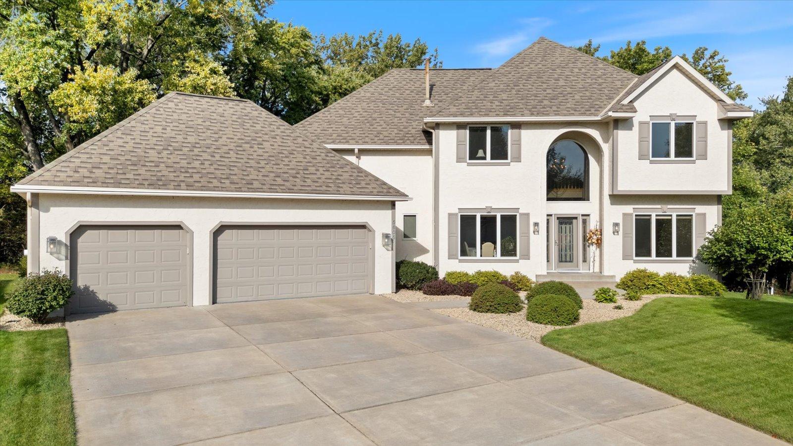 5605 Saint Albans Cir, Shoreview, MN 55126