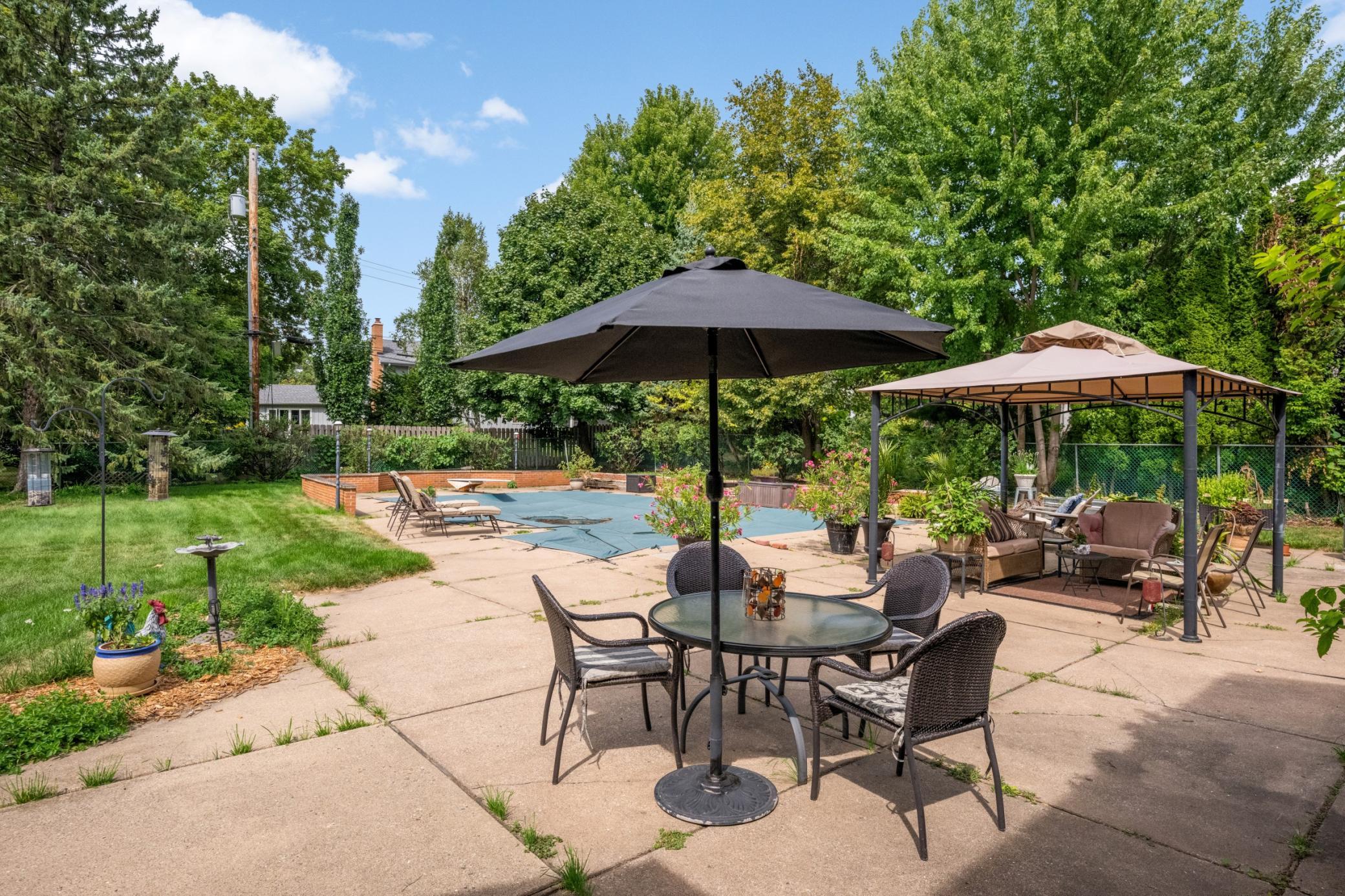 665 Arcadia Dr, Mendota Heights, MN 55118