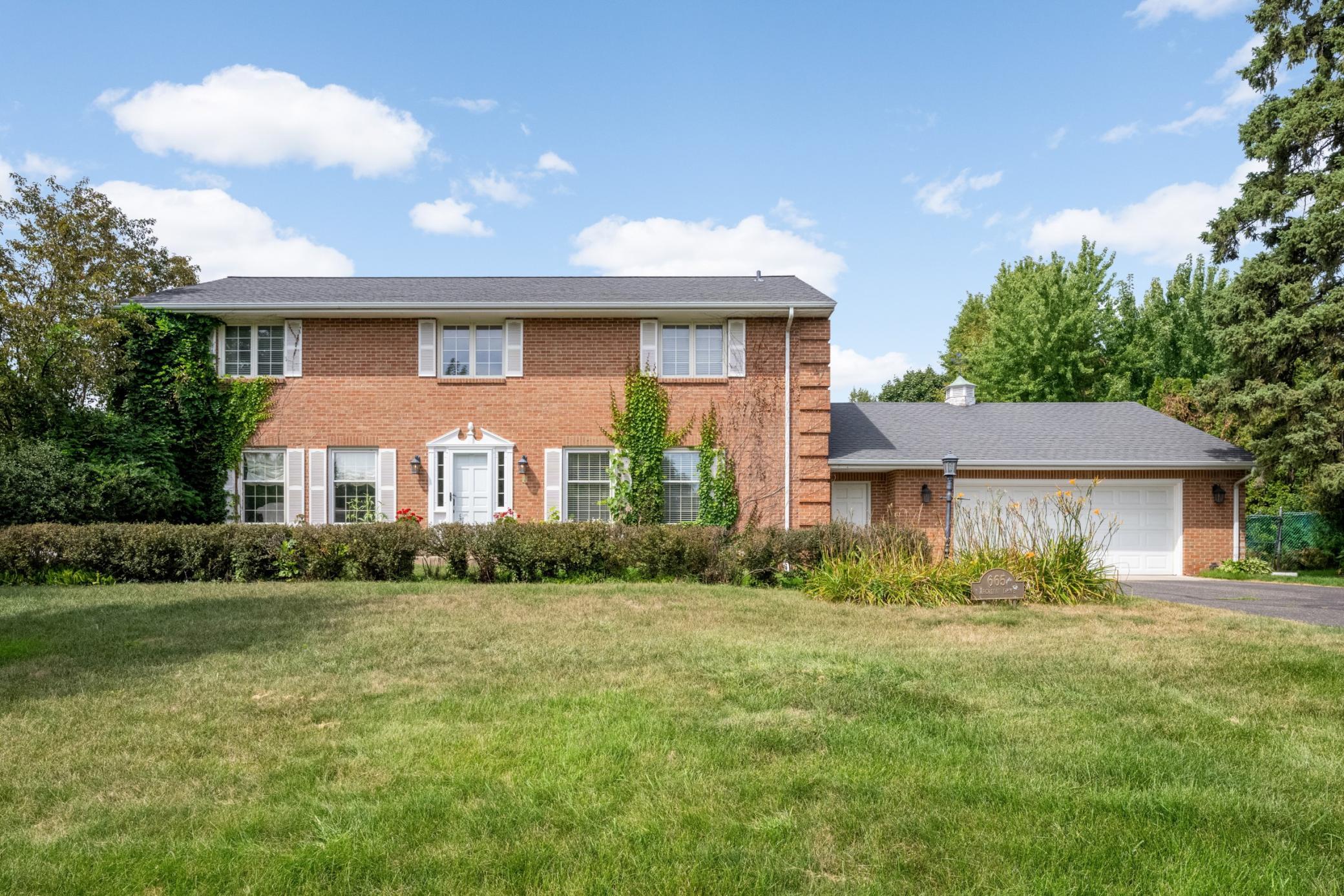 665 Arcadia Dr, Mendota Heights, MN 55118