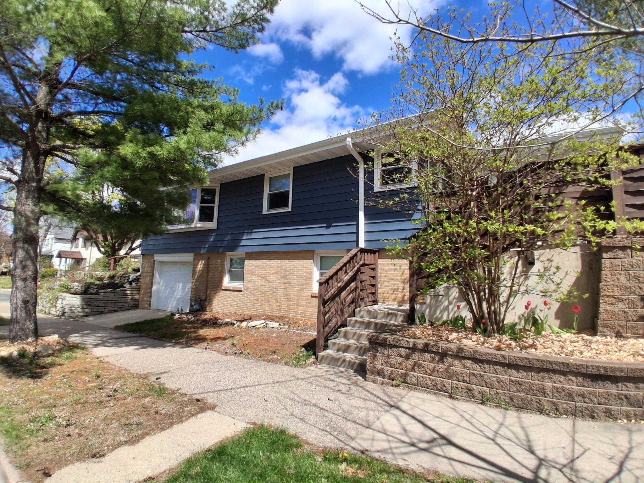 2327 Laurel Ave W, Minneapolis, MN 55405