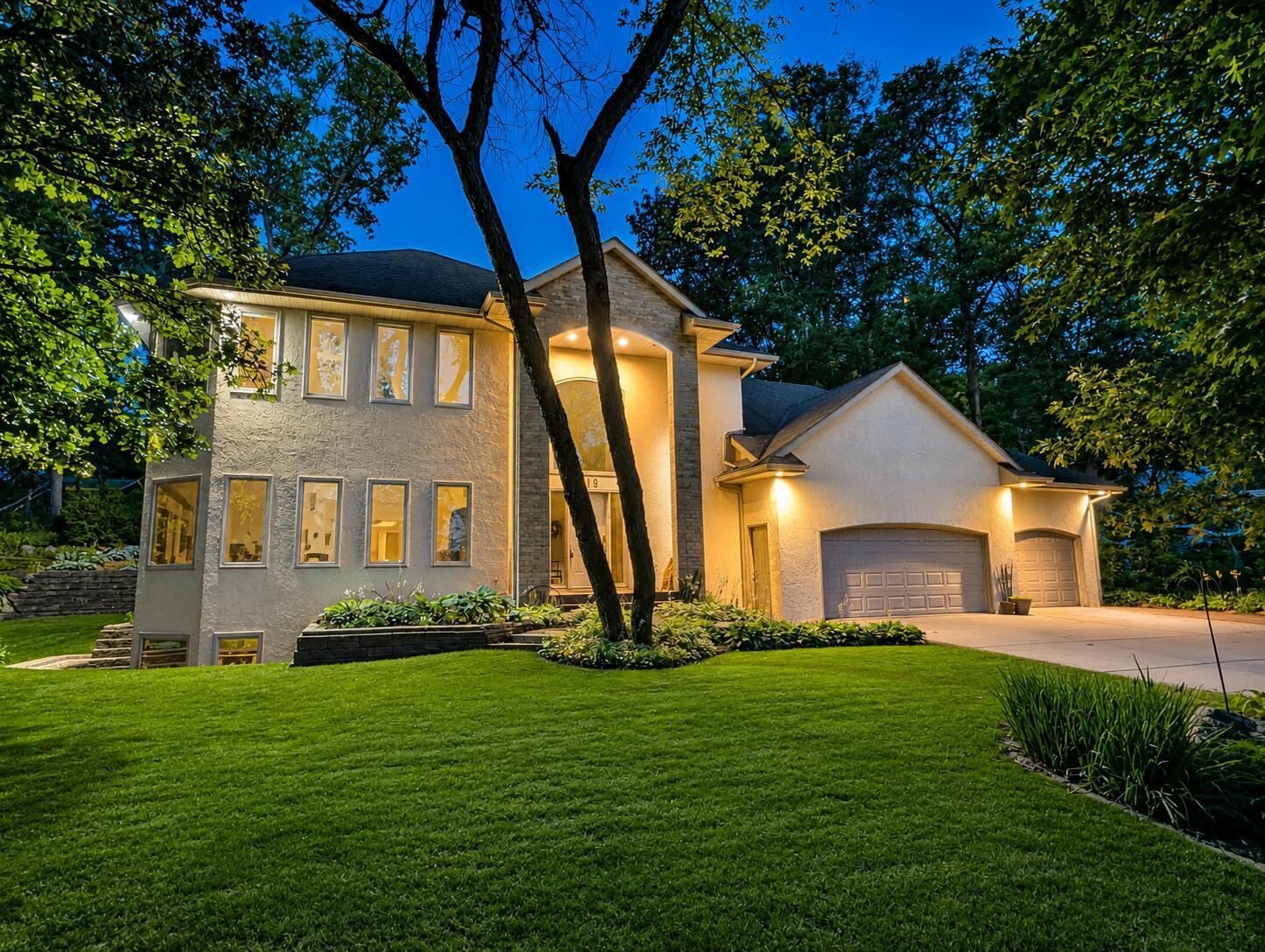 419 Brandywine Dr, Burnsville, MN 55337