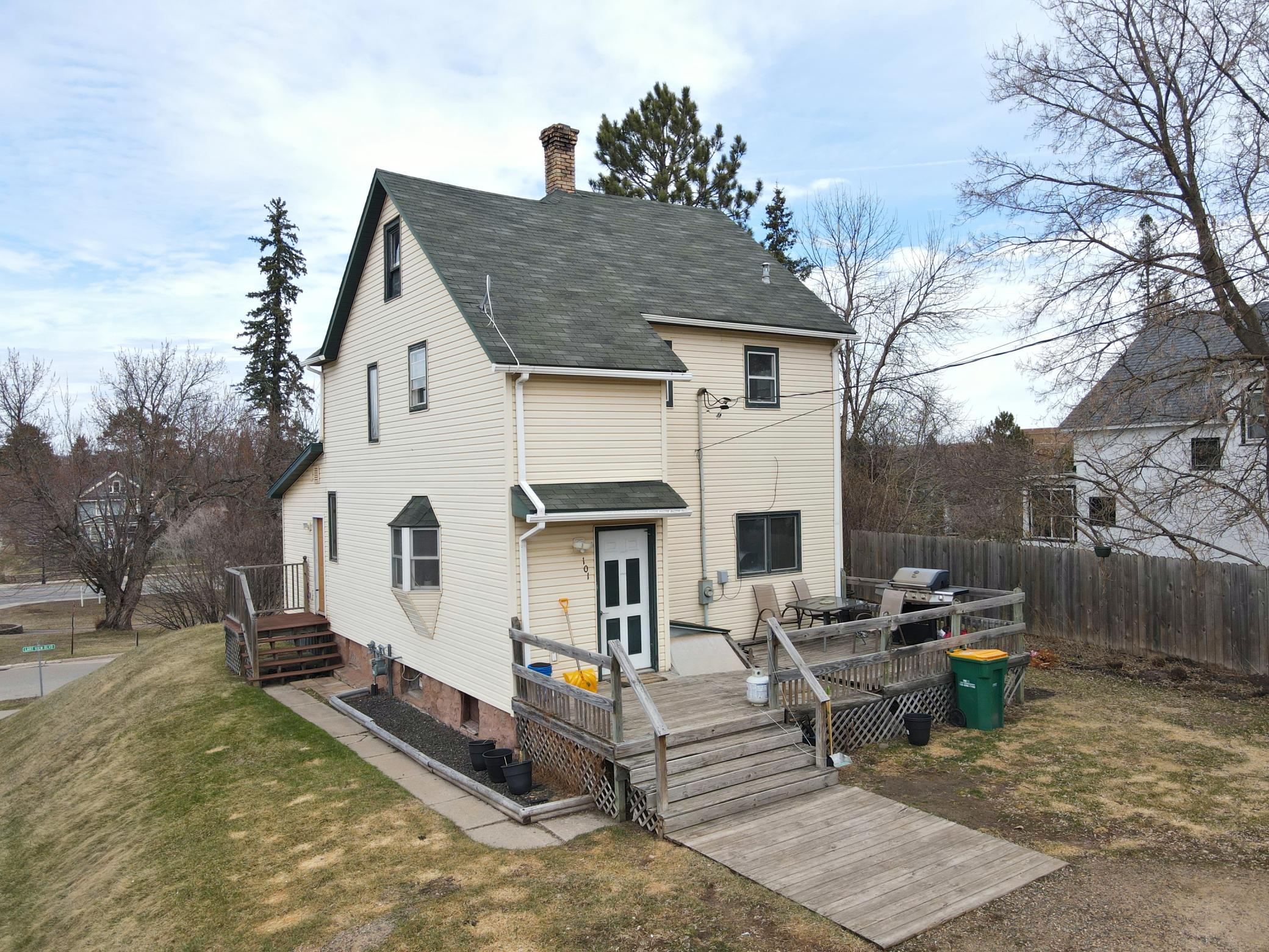 101 Lakeview Blvd, Coleraine, MN 55722