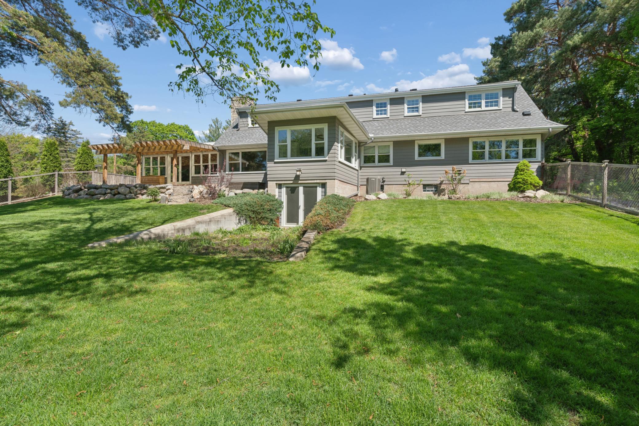 784 Hilltop Ct, Mendota Heights, MN 55118