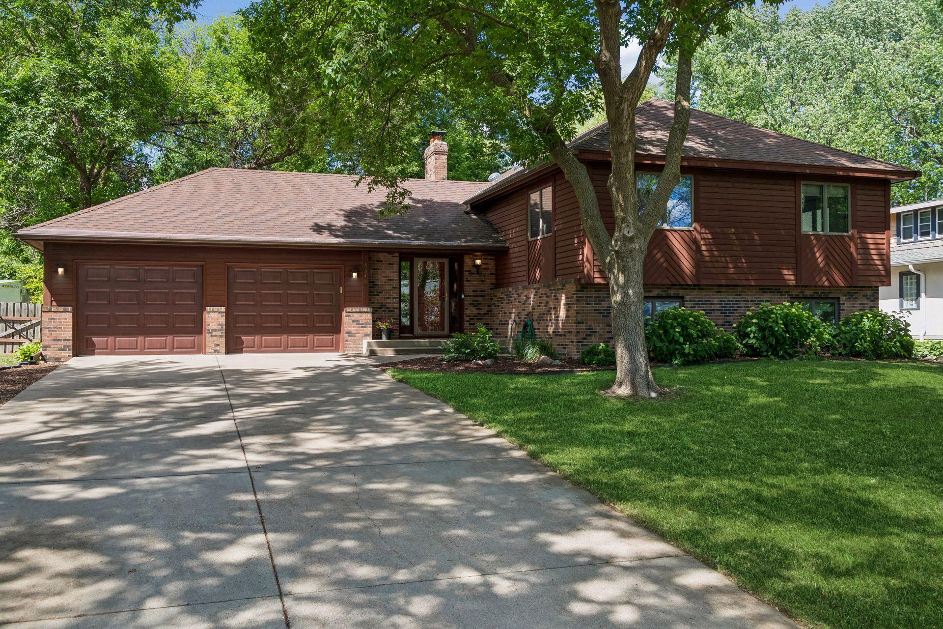 8648 Park Ave, Saint Bonifacius, MN 55375