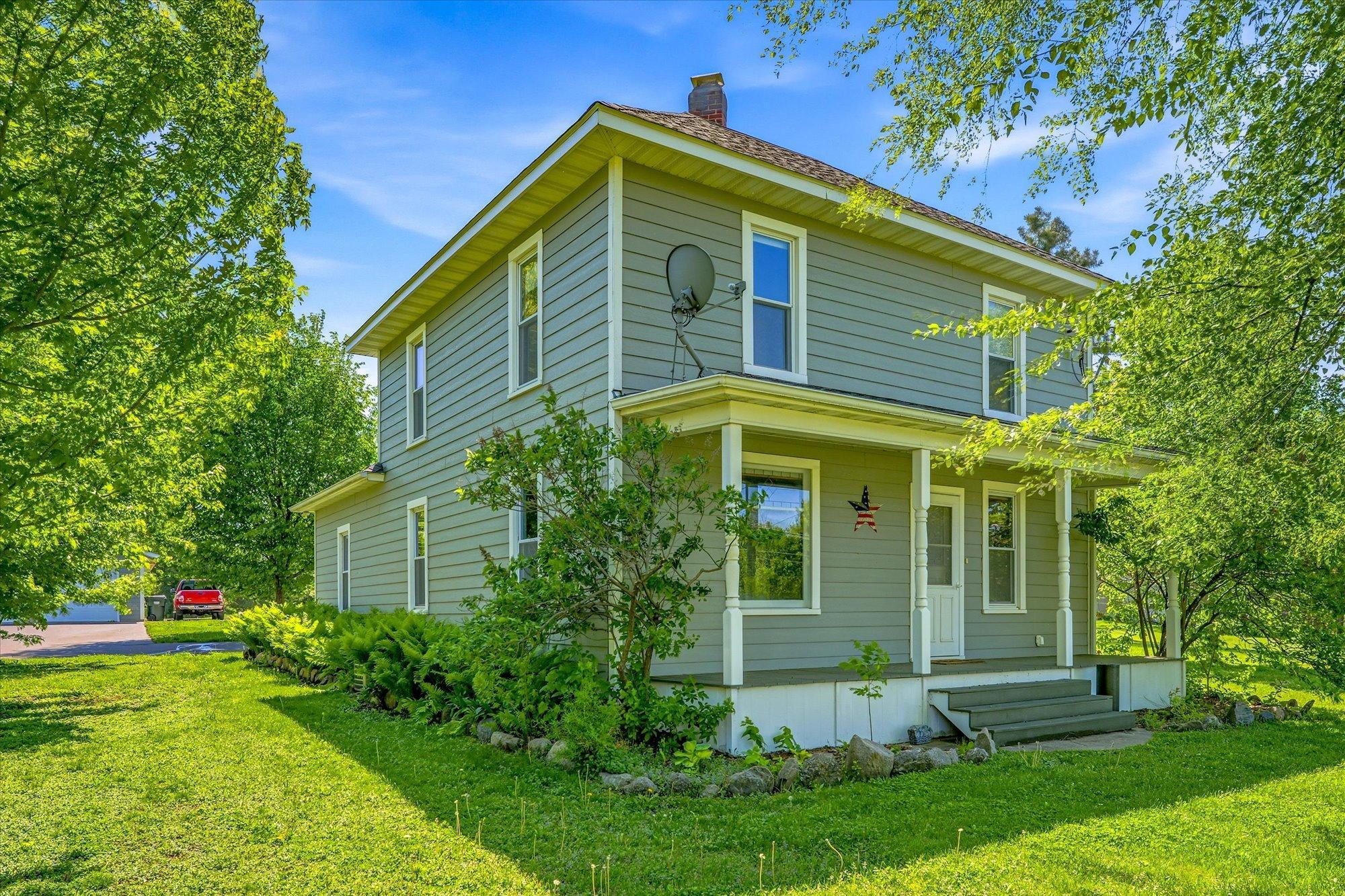 720 1st St N, Waterville, MN 56096