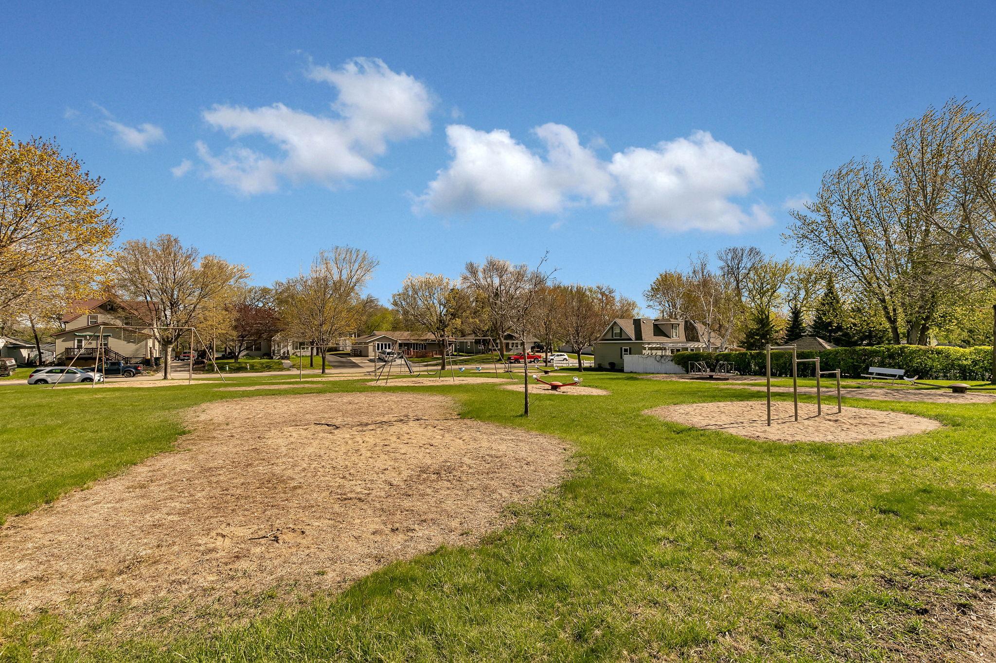 517 12th St NW, Willmar, MN 56201