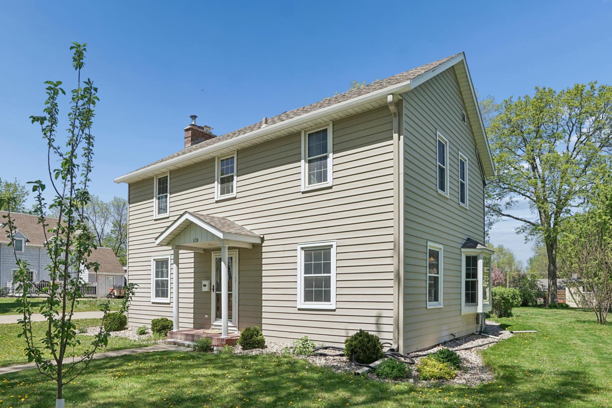 825 14th St E, Glencoe, MN 55336