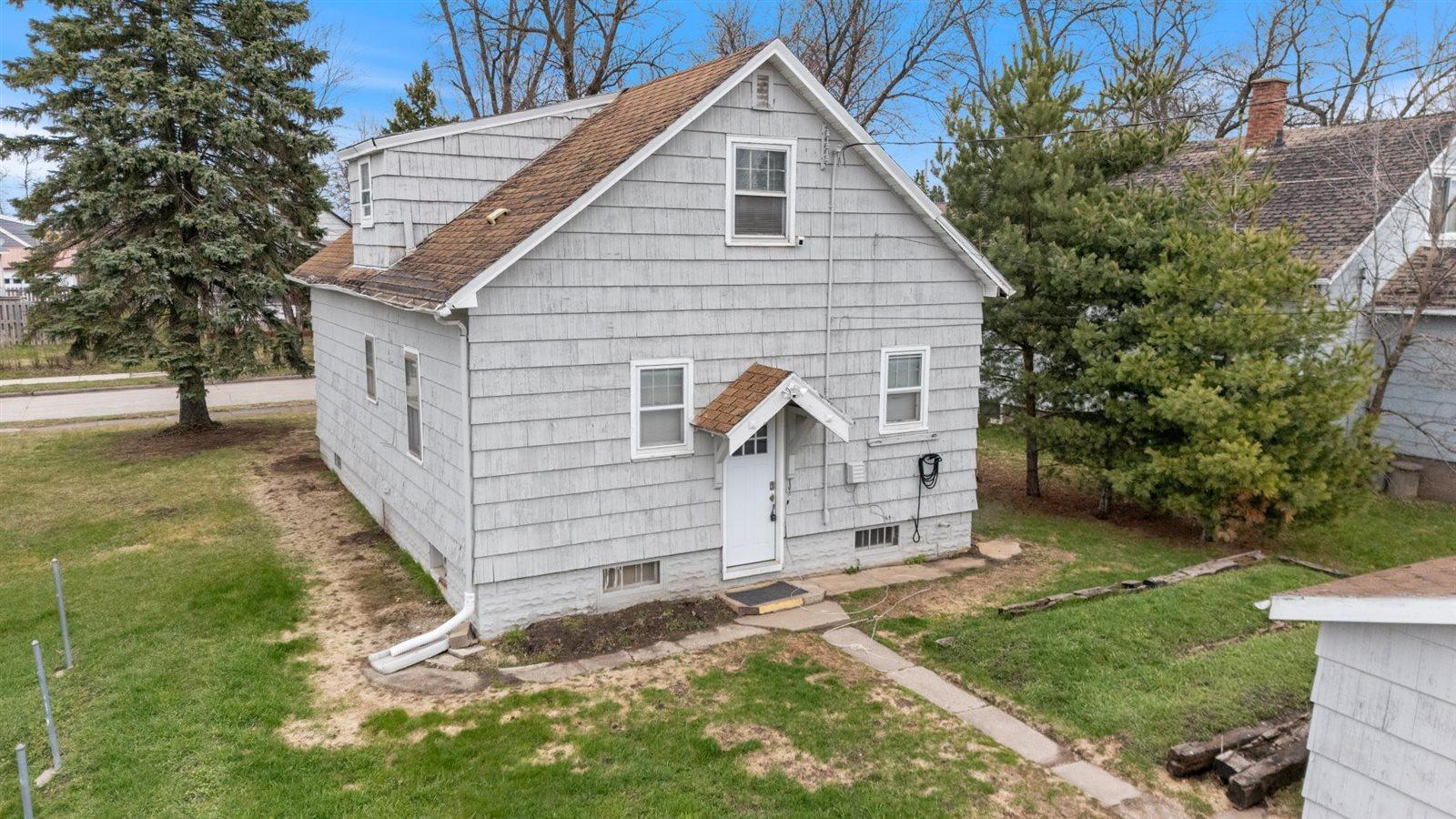 610 11th St S, Virginia, MN 55792
