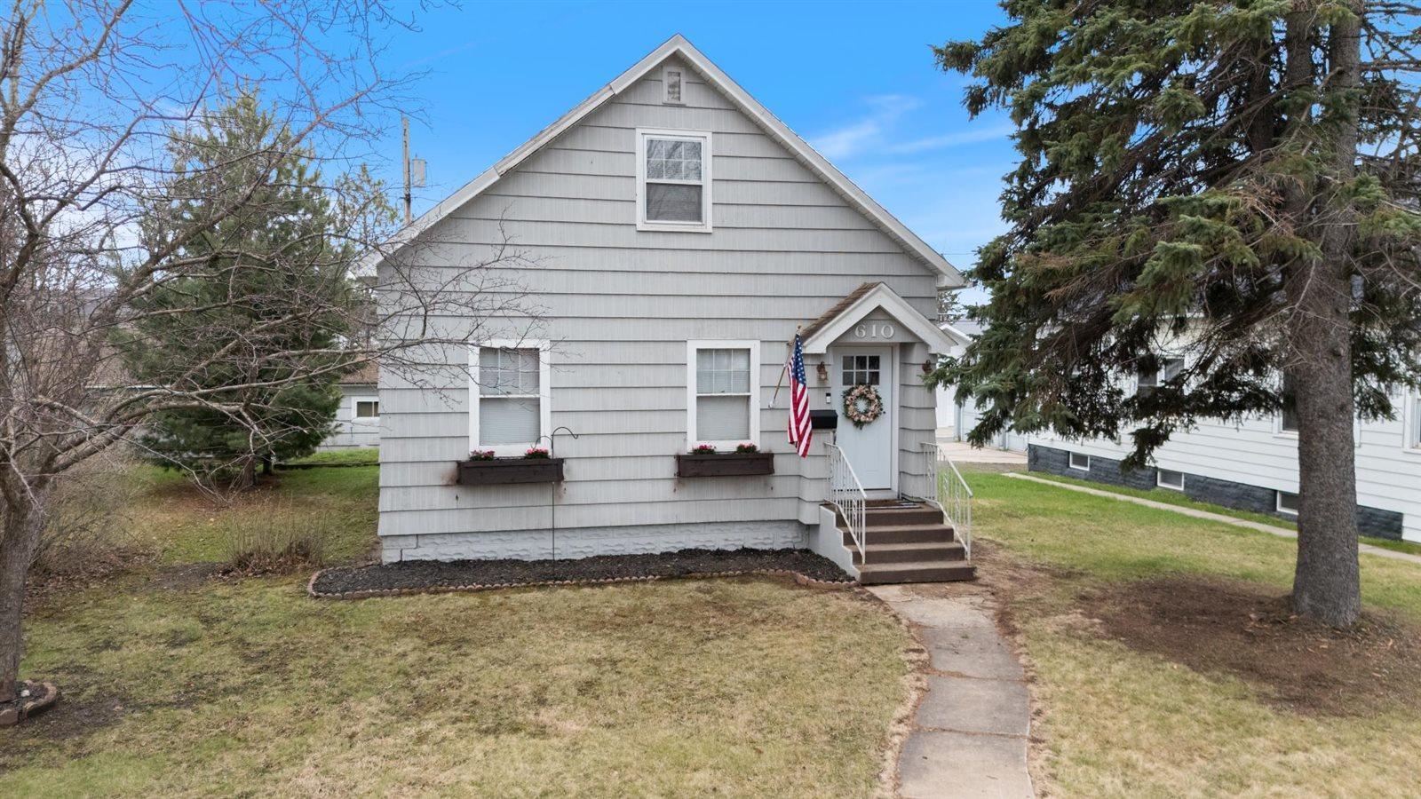 610 11th St S, Virginia, MN 55792