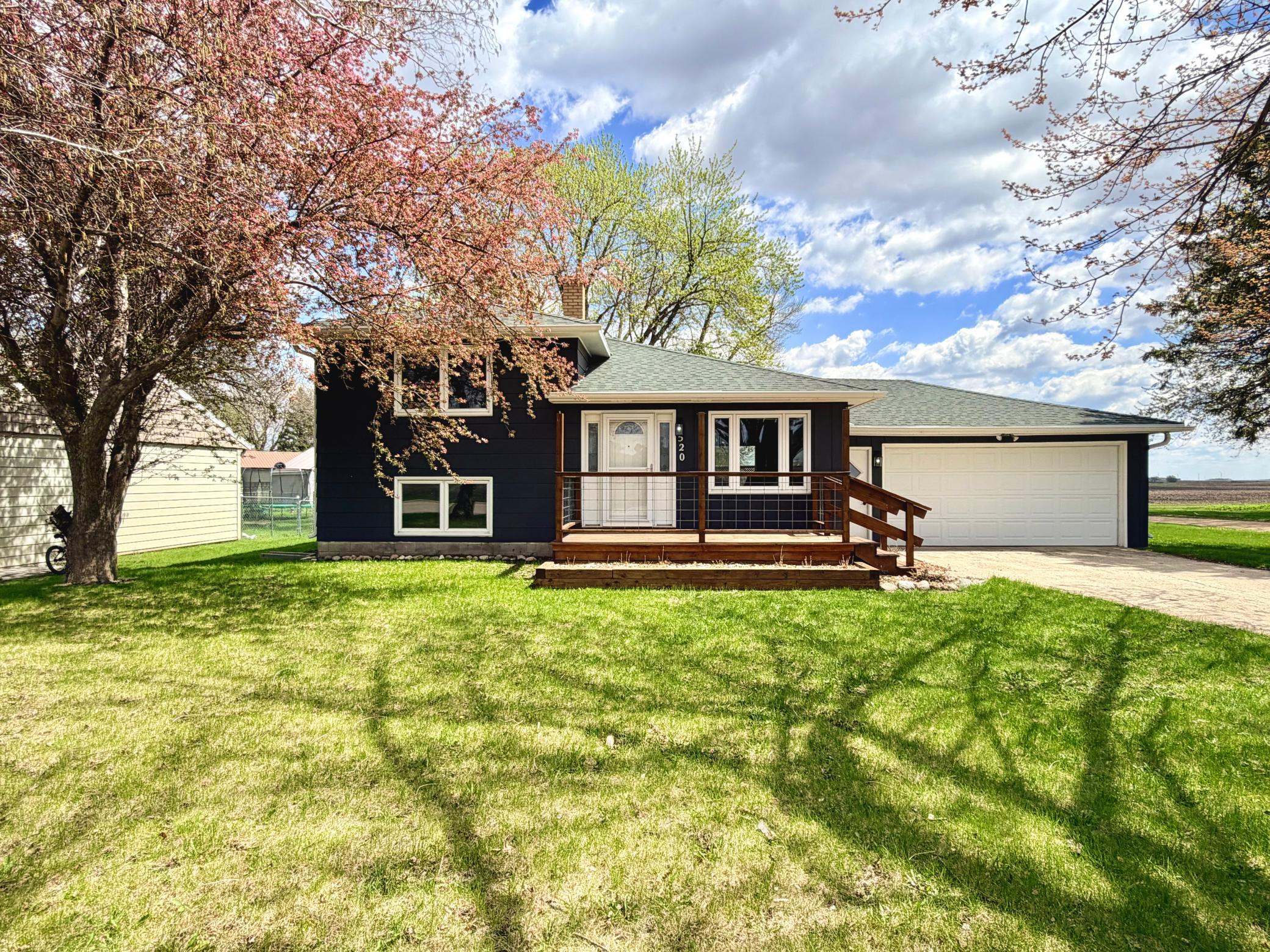 520 Frontier Rd, Brewster, MN 56119