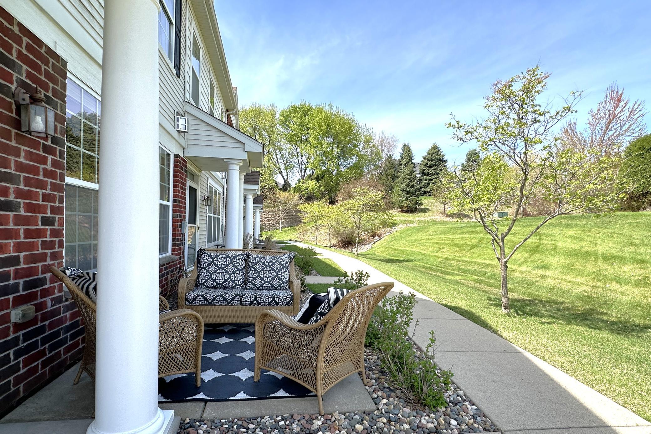 1249 Chateau Ave #405, Maplewood, MN 55109