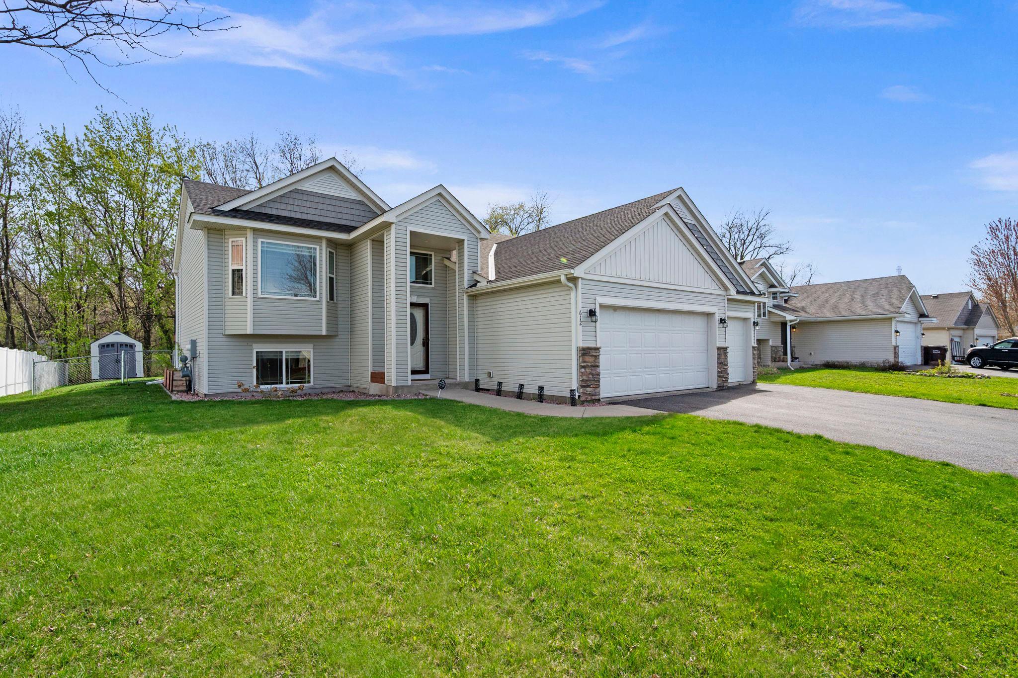 612 6th St N, Montrose, MN 55363