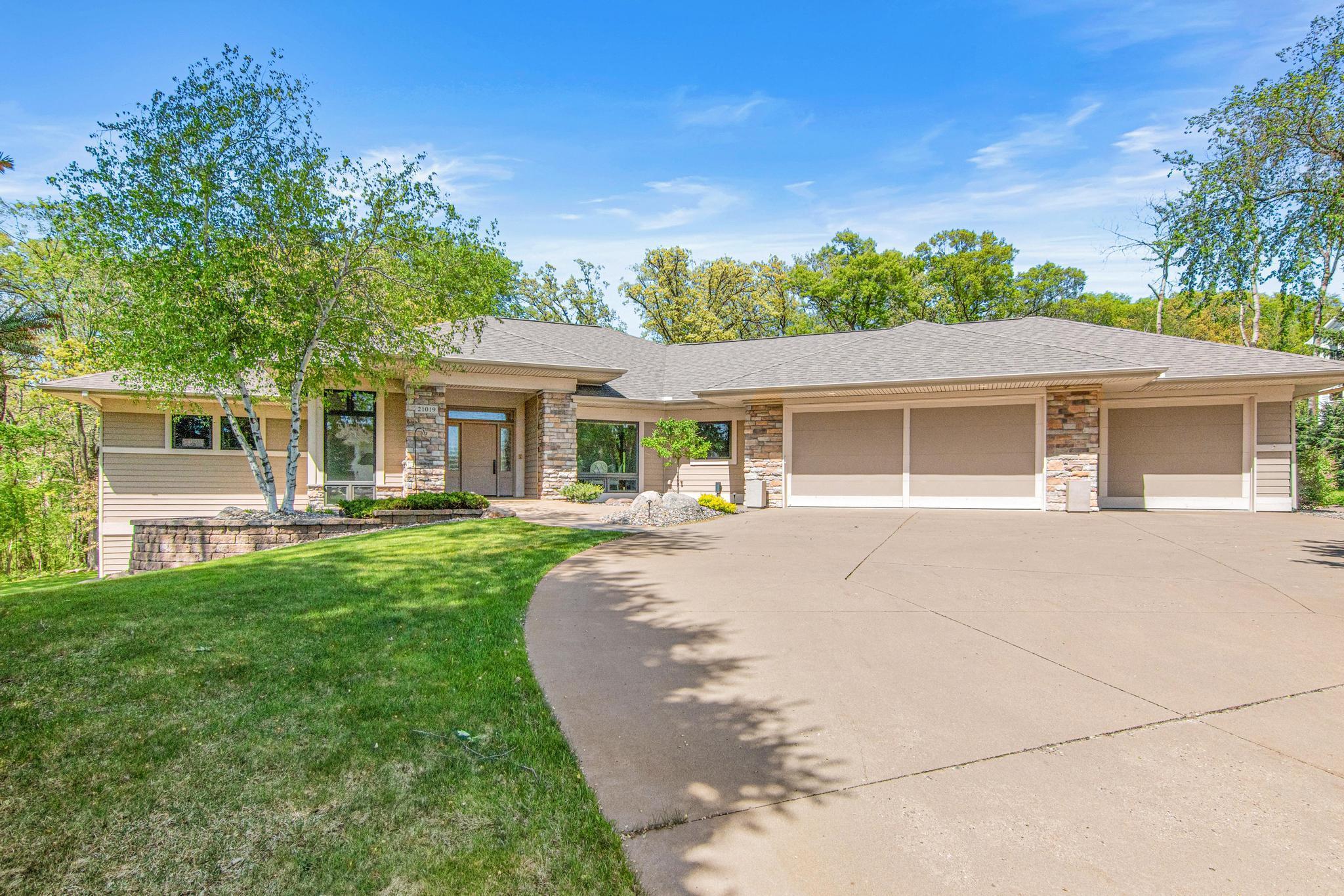 21019 France Blvd, Lakeville, MN 55044