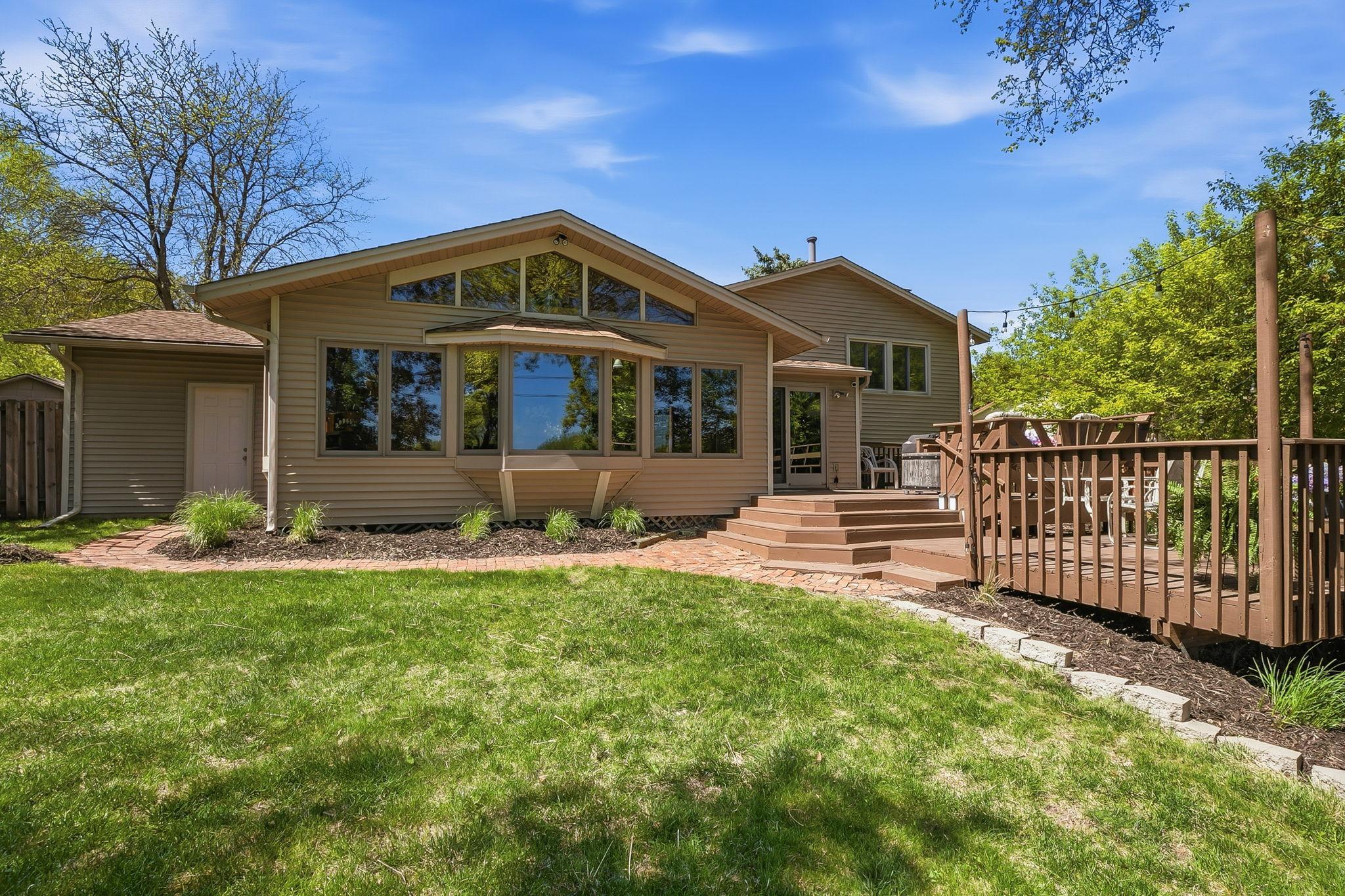8750 Darnel Rd, Eden Prairie, MN 55344