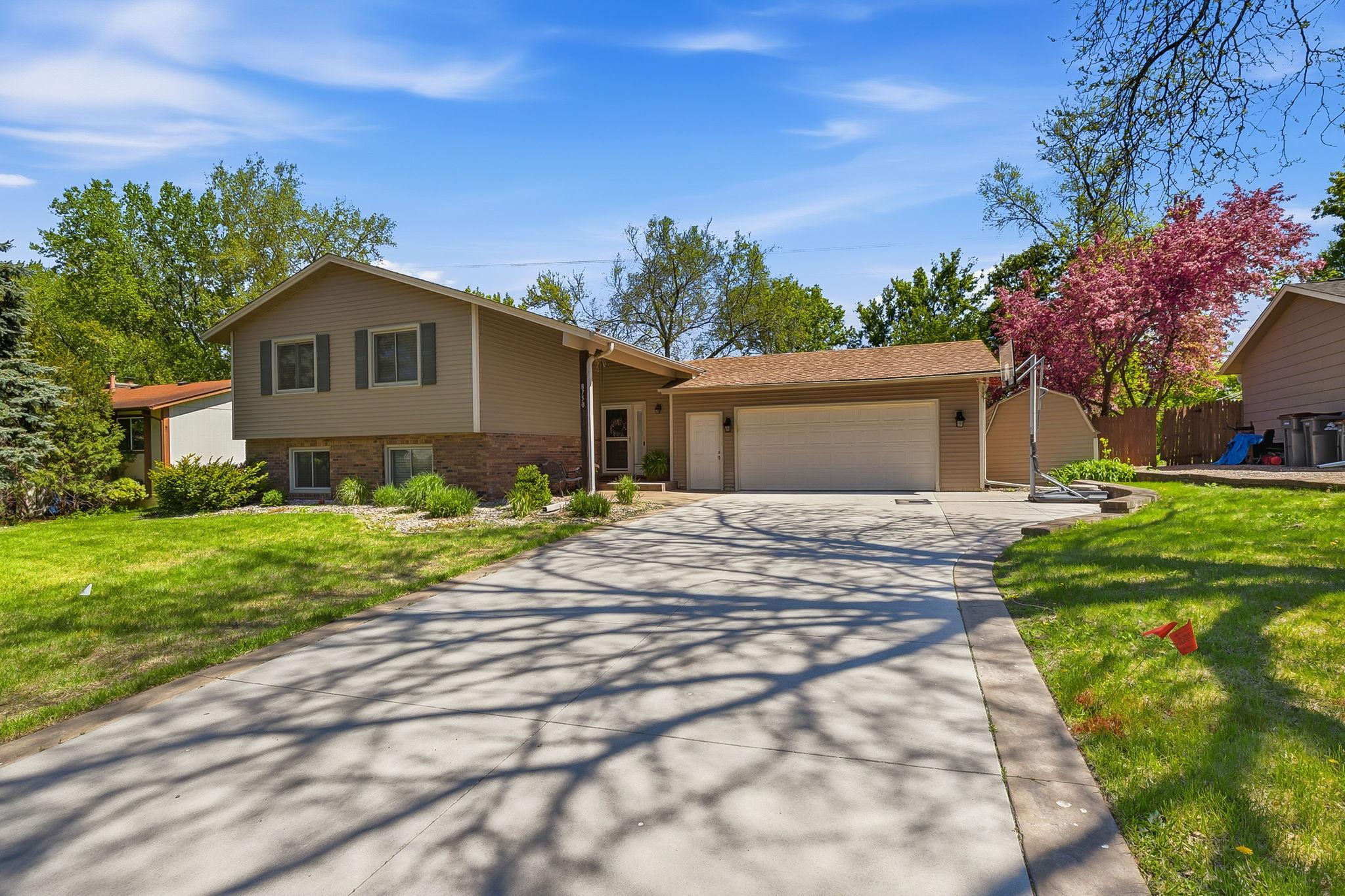 8750 Darnel Rd, Eden Prairie, MN 55344