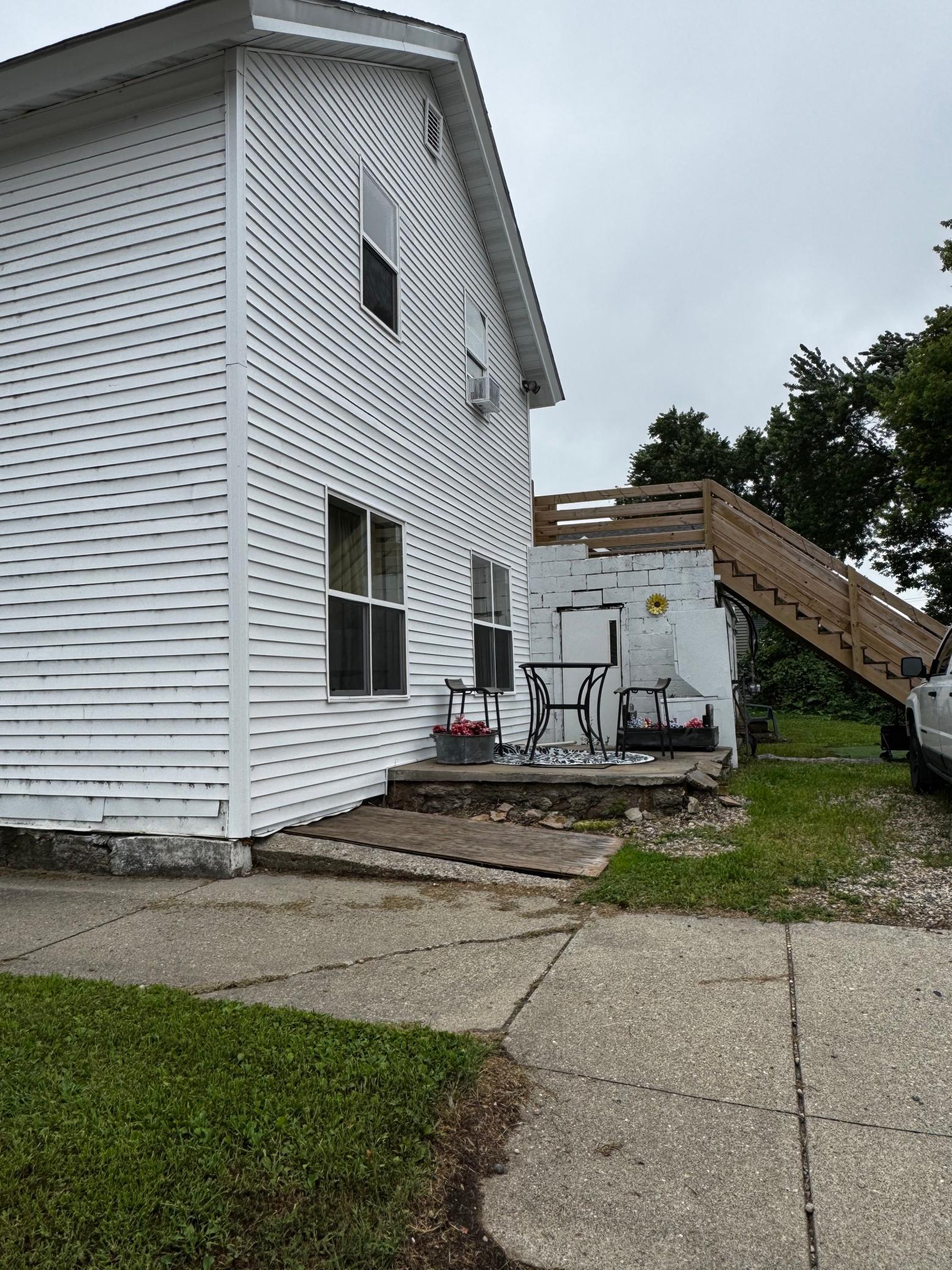 241 Webster St N, Kasota, MN 56050