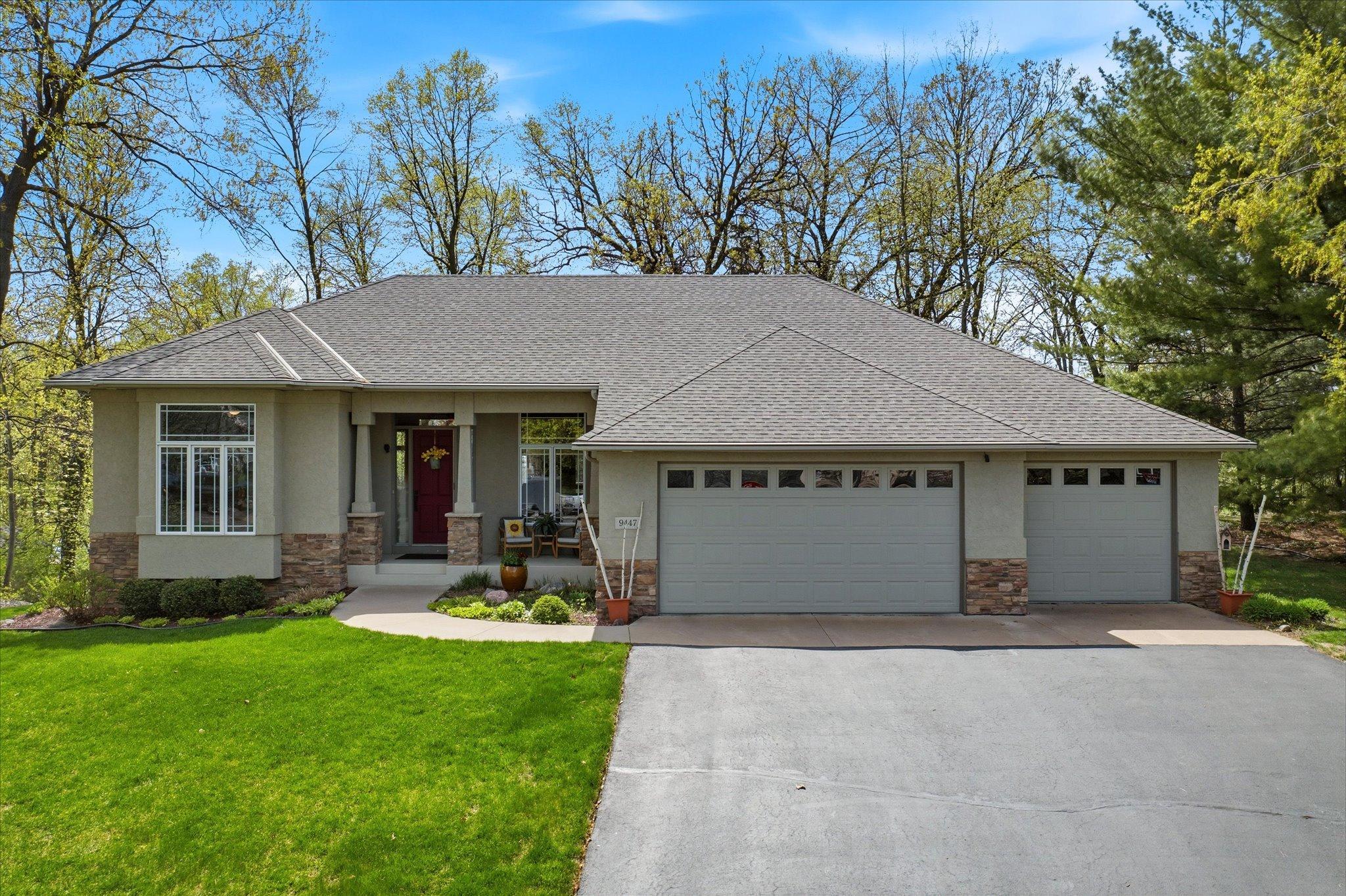 9447 Woodridge Ct, Savage, MN 55378