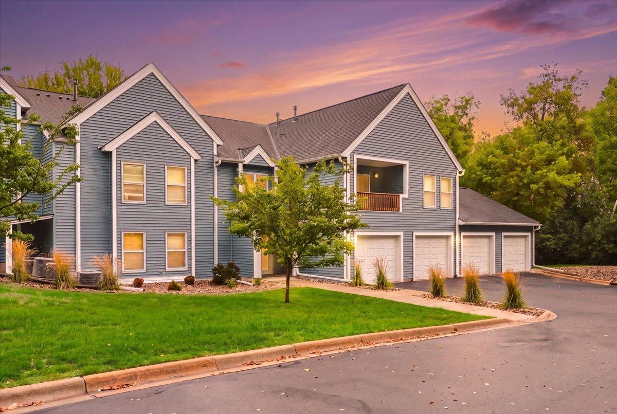 1381 Berry Ridge Rd #404, Eagan, MN 55123