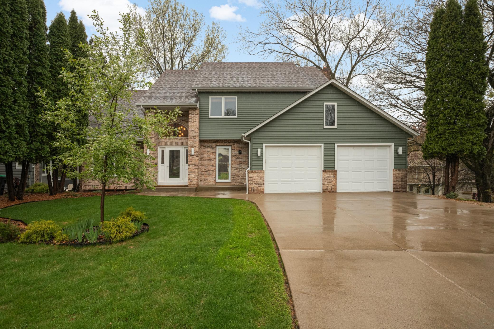 2577 Spirit Dr E, North Saint Paul, MN 55109