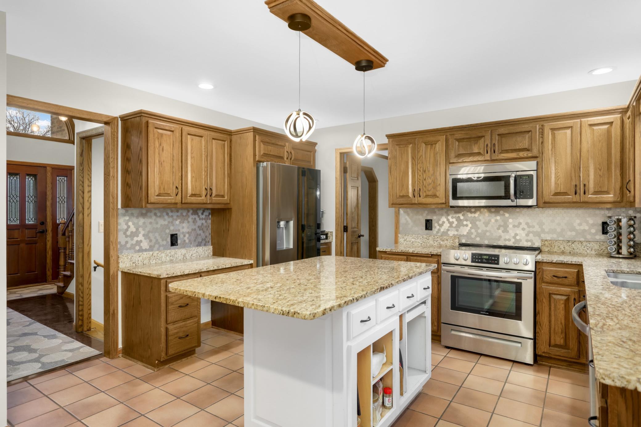 2577 Spirit Dr E, North Saint Paul, MN 55109