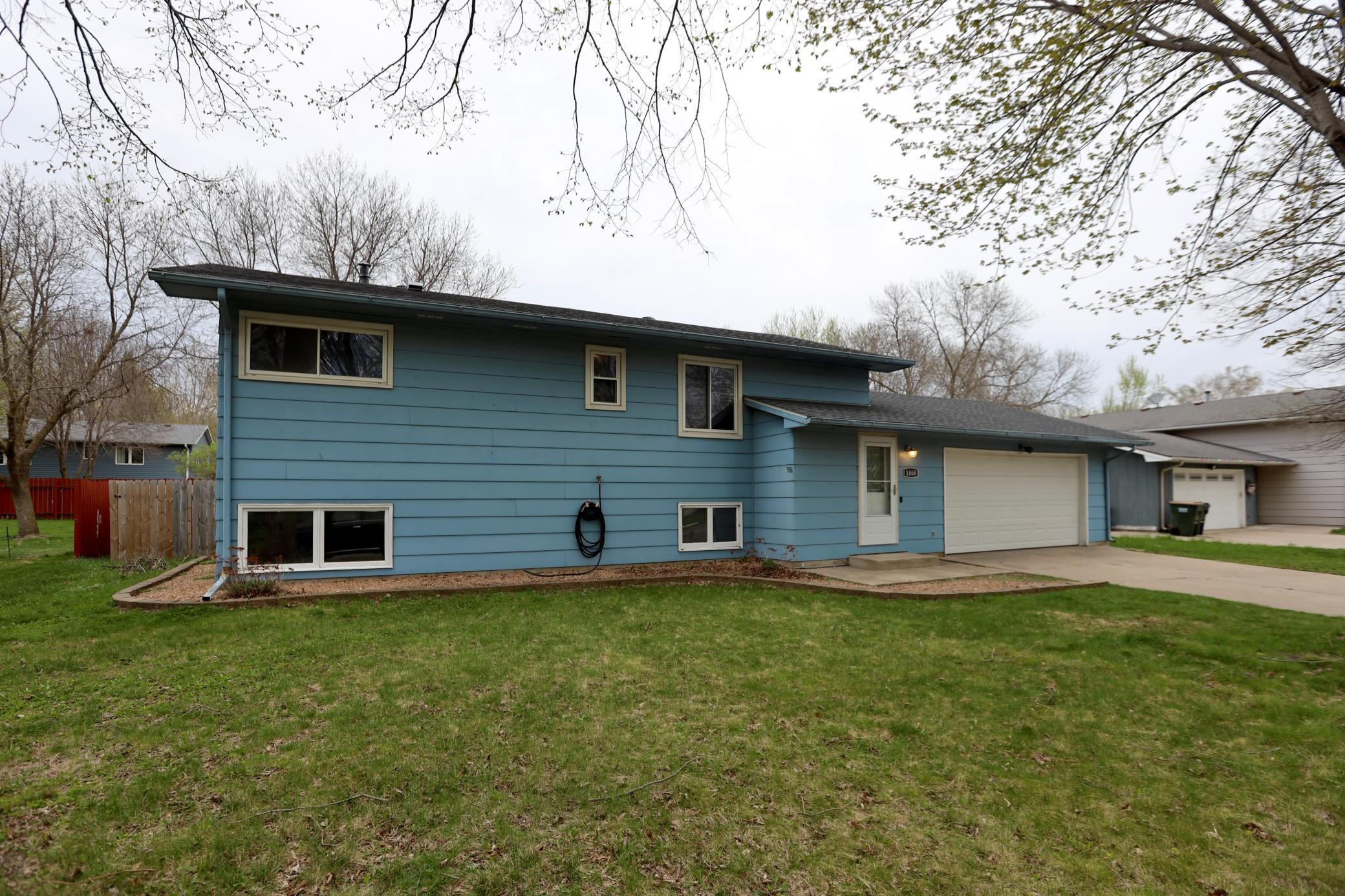 1468 Loren St, Saint Peter, MN 56082