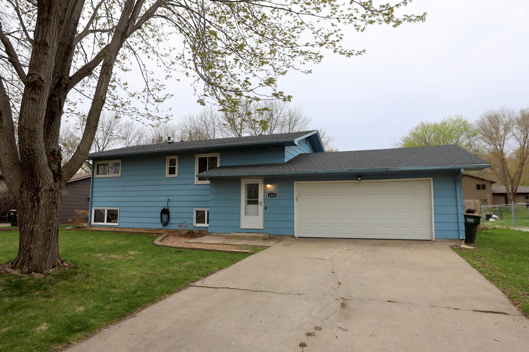 1468 Loren St, Saint Peter, MN 56082