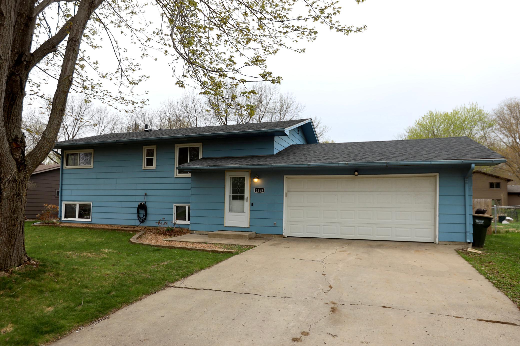 1468 Loren St, Saint Peter, MN 56082