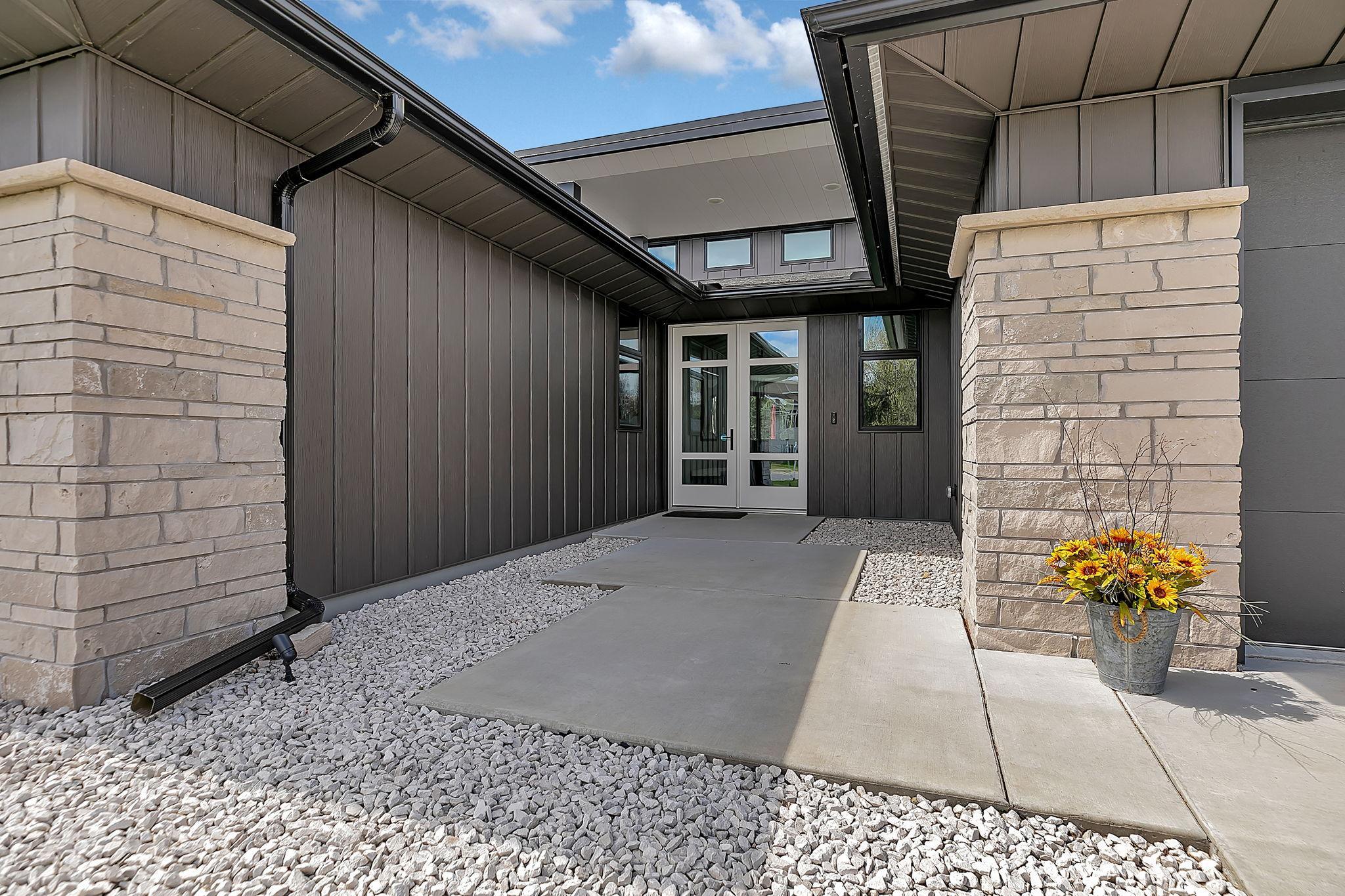 2137 Tamarack Dr, Saint Cloud, MN 56301
