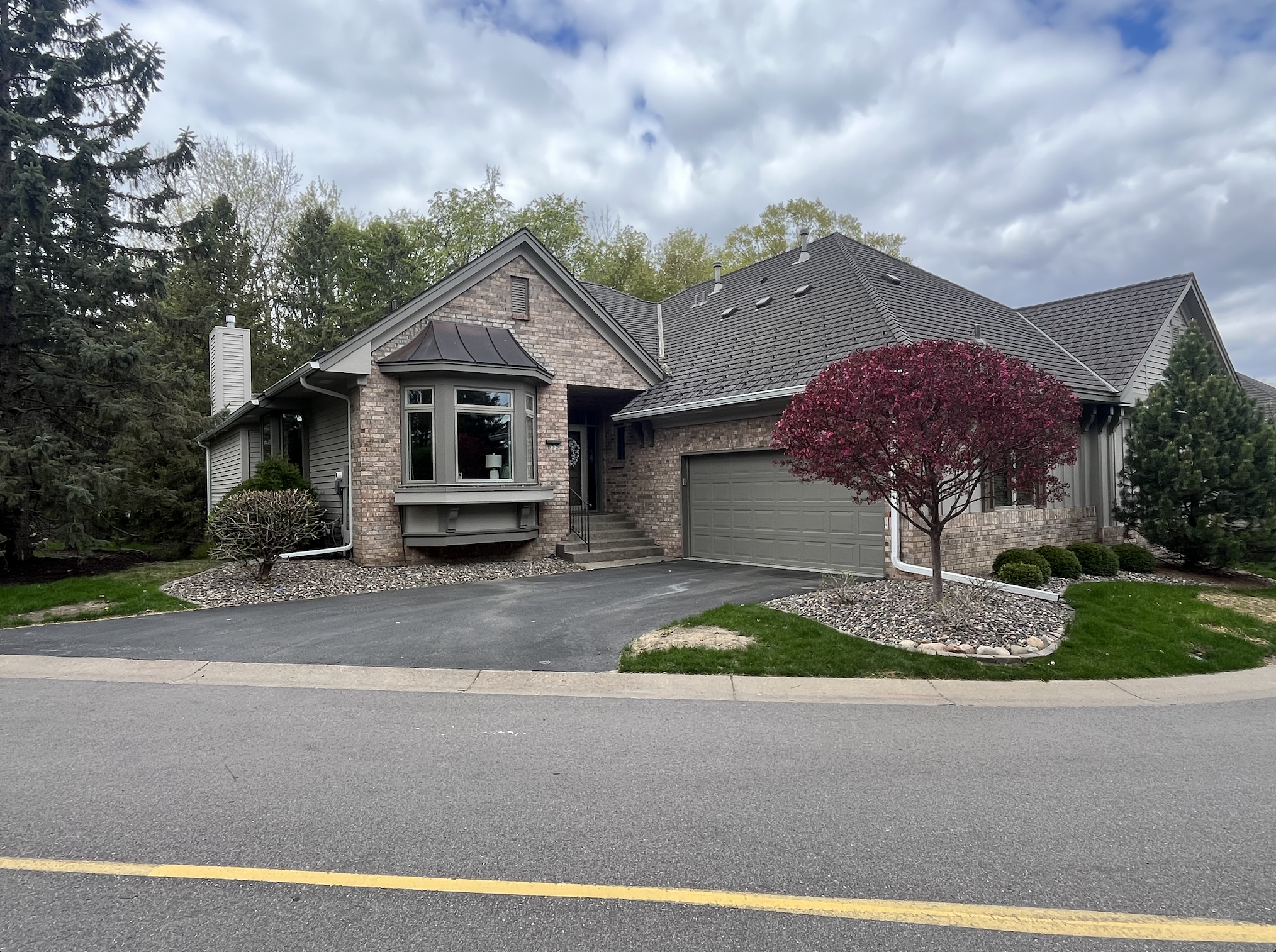 655 Waycliffe Dr N, Wayzata, MN 55391