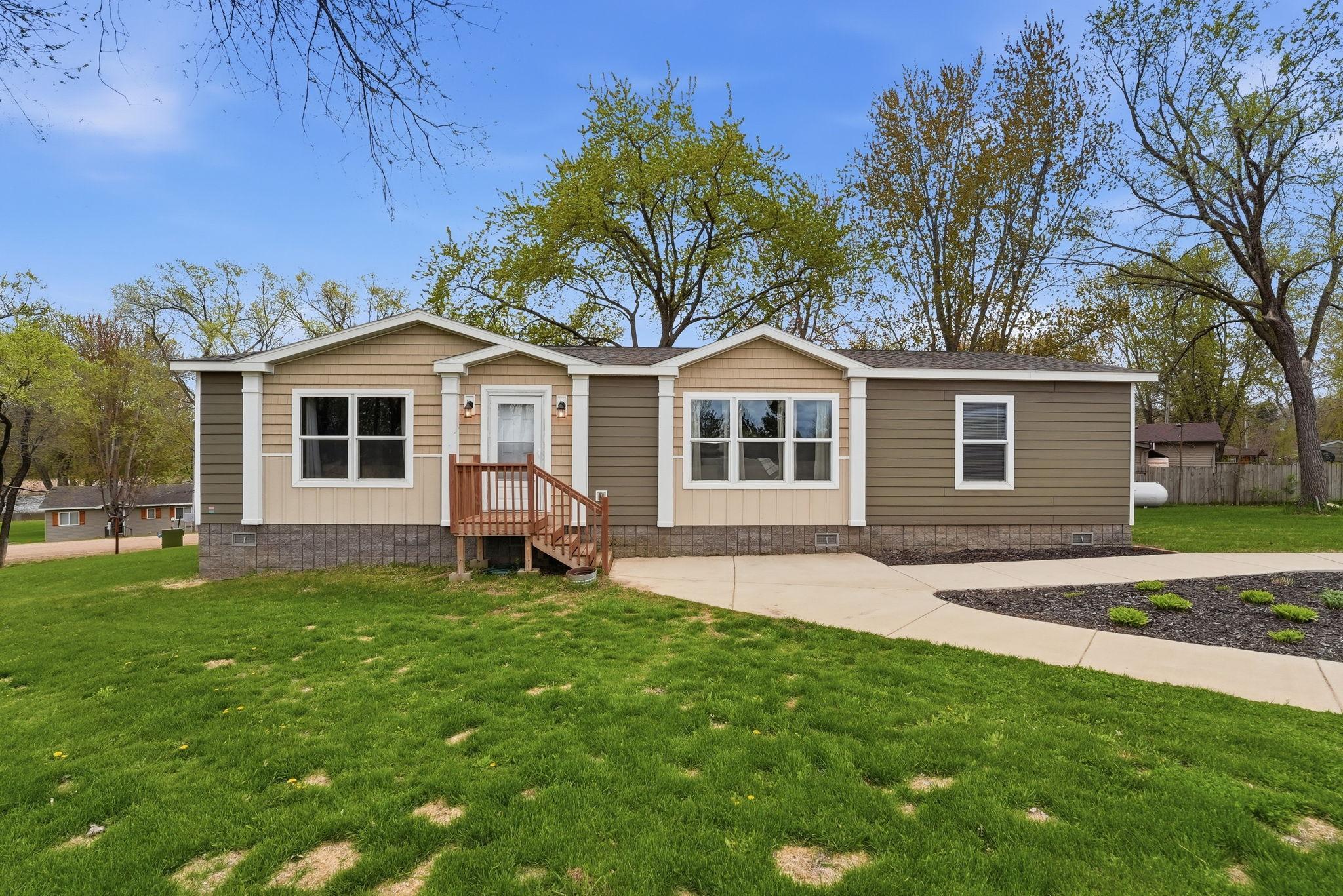 335 146th St, South Haven, MN 55382